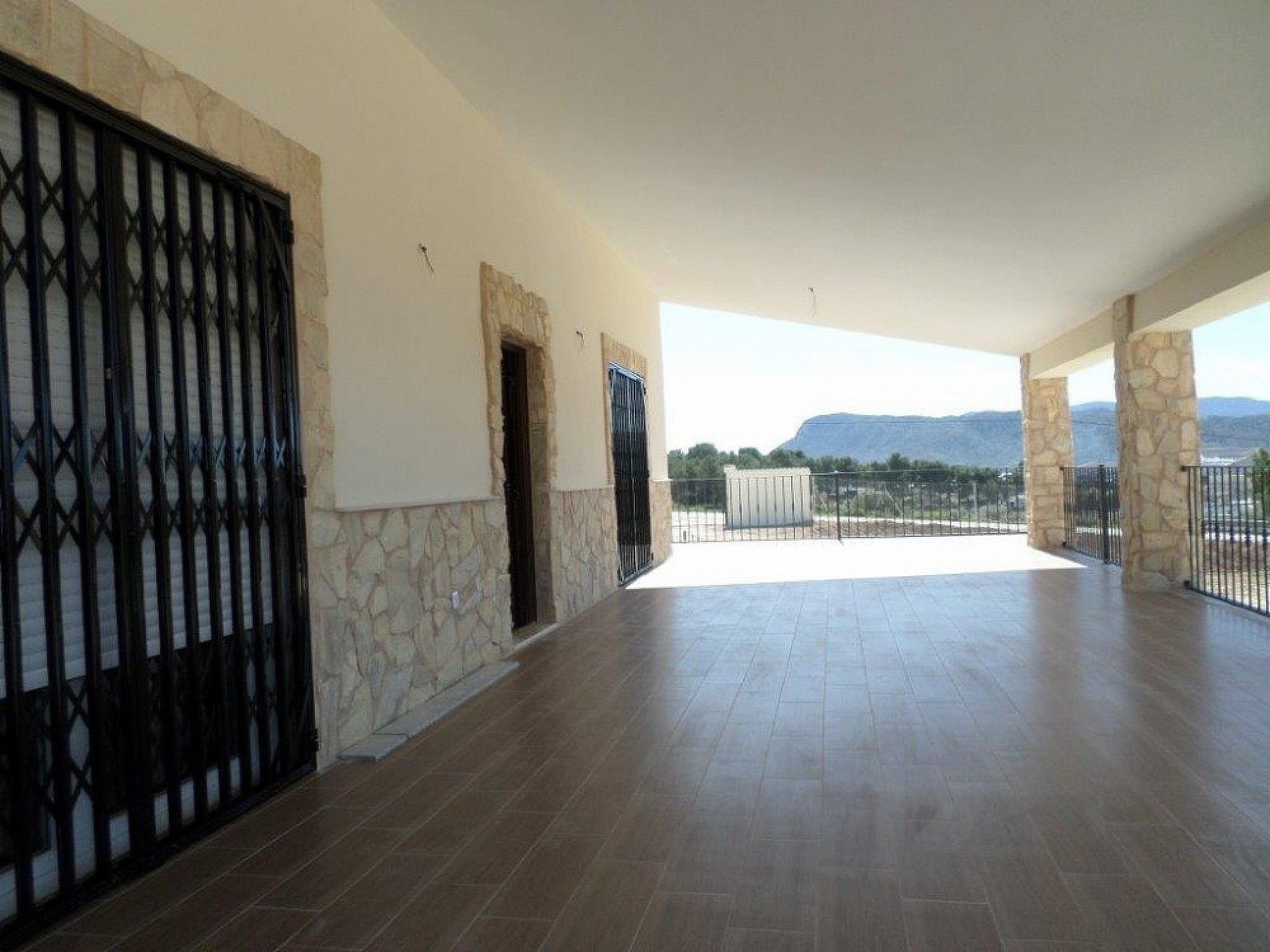 Resale - 5 Bedroom 3 Bathroom Villa in La Romana - - Alicante Resale - 5 Bedroom 3 Bathroom Villa in La Romana - - Alicante