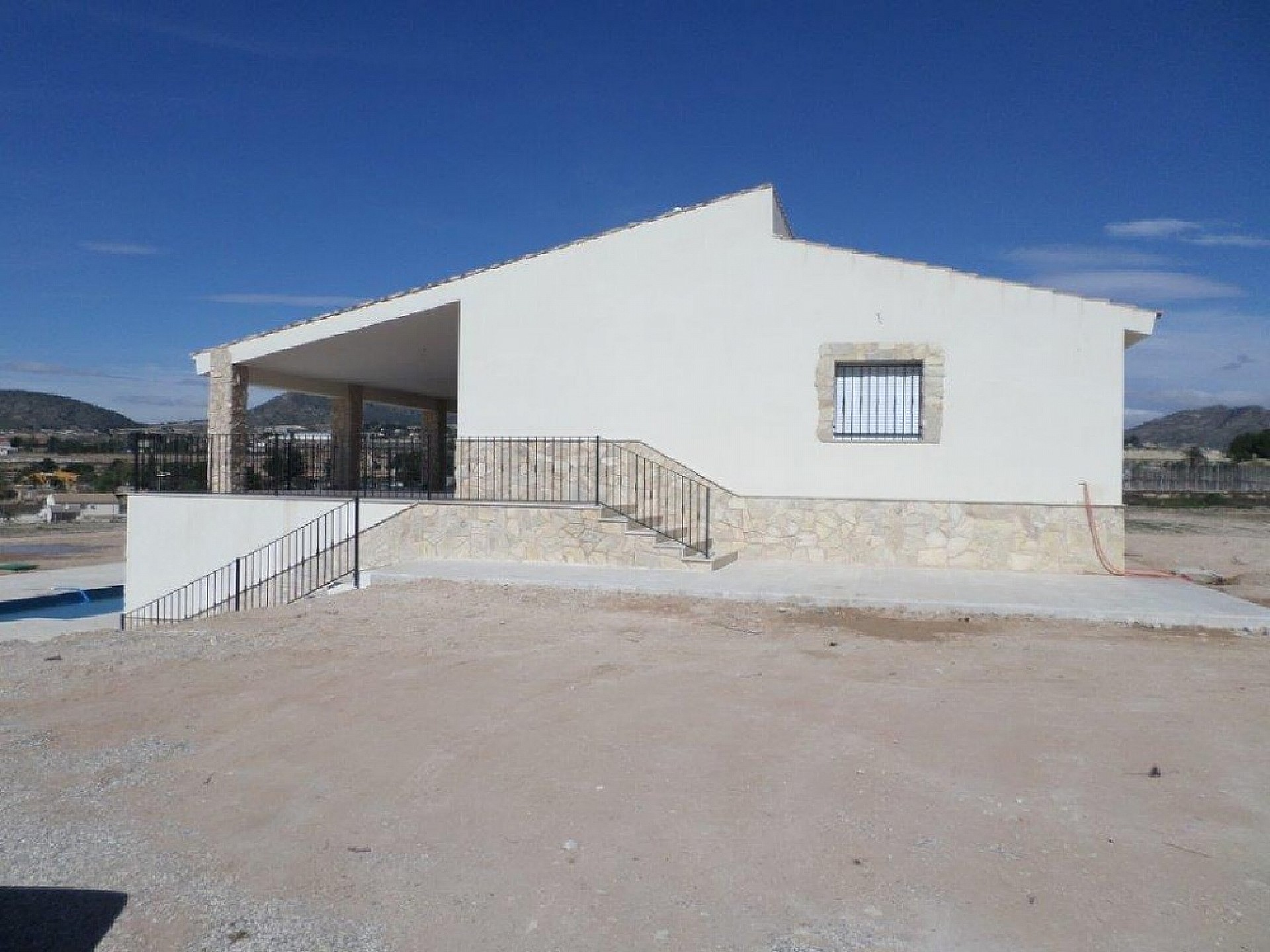 Resale - 5 Bedroom 3 Bathroom Villa in La Romana - - Alicante Resale - 5 Bedroom 3 Bathroom Villa in La Romana - - Alicante