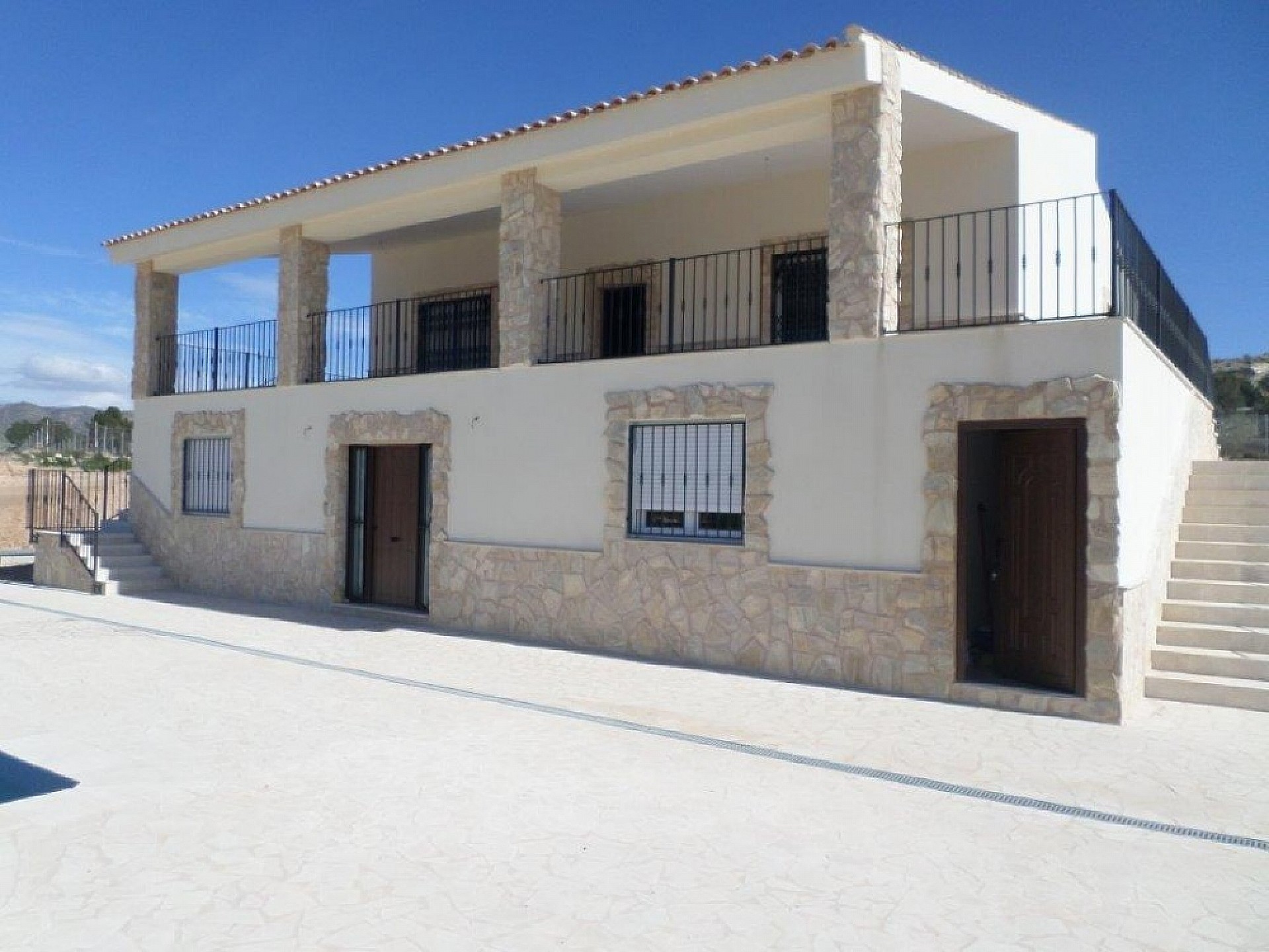 Resale - 5 Bedroom 3 Bathroom Villa in La Romana - - Alicante Resale - 5 Bedroom 3 Bathroom Villa in La Romana - - Alicante