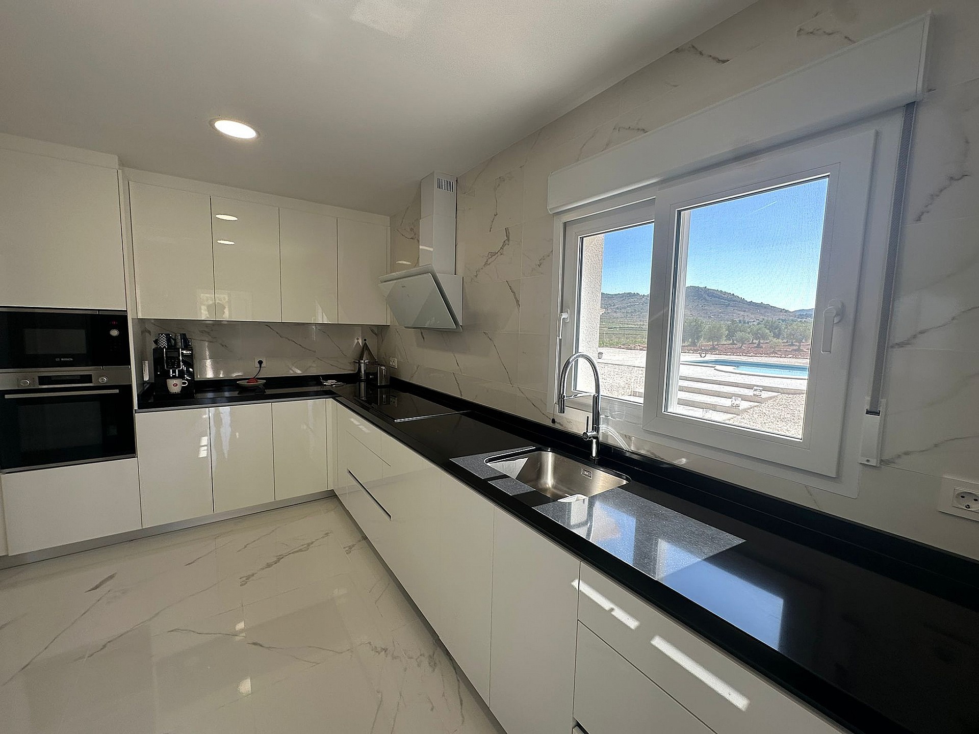 Resale - 4 Bedroom 3 Bathroom Villa in Pinoso - - Alicante Resale - 4 Bedroom 3 Bathroom Villa in Pinoso - - Alicante