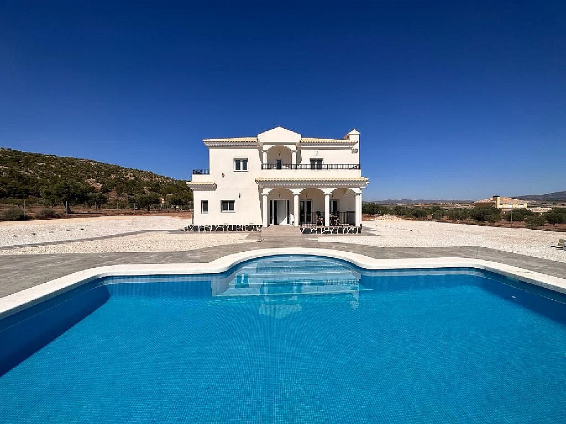 Resale - 4 Bedroom 3 Bathroom Villa in Pinoso - - Alicante Resale - 4 Bedroom 3 Bathroom Villa in Pinoso - - Alicante