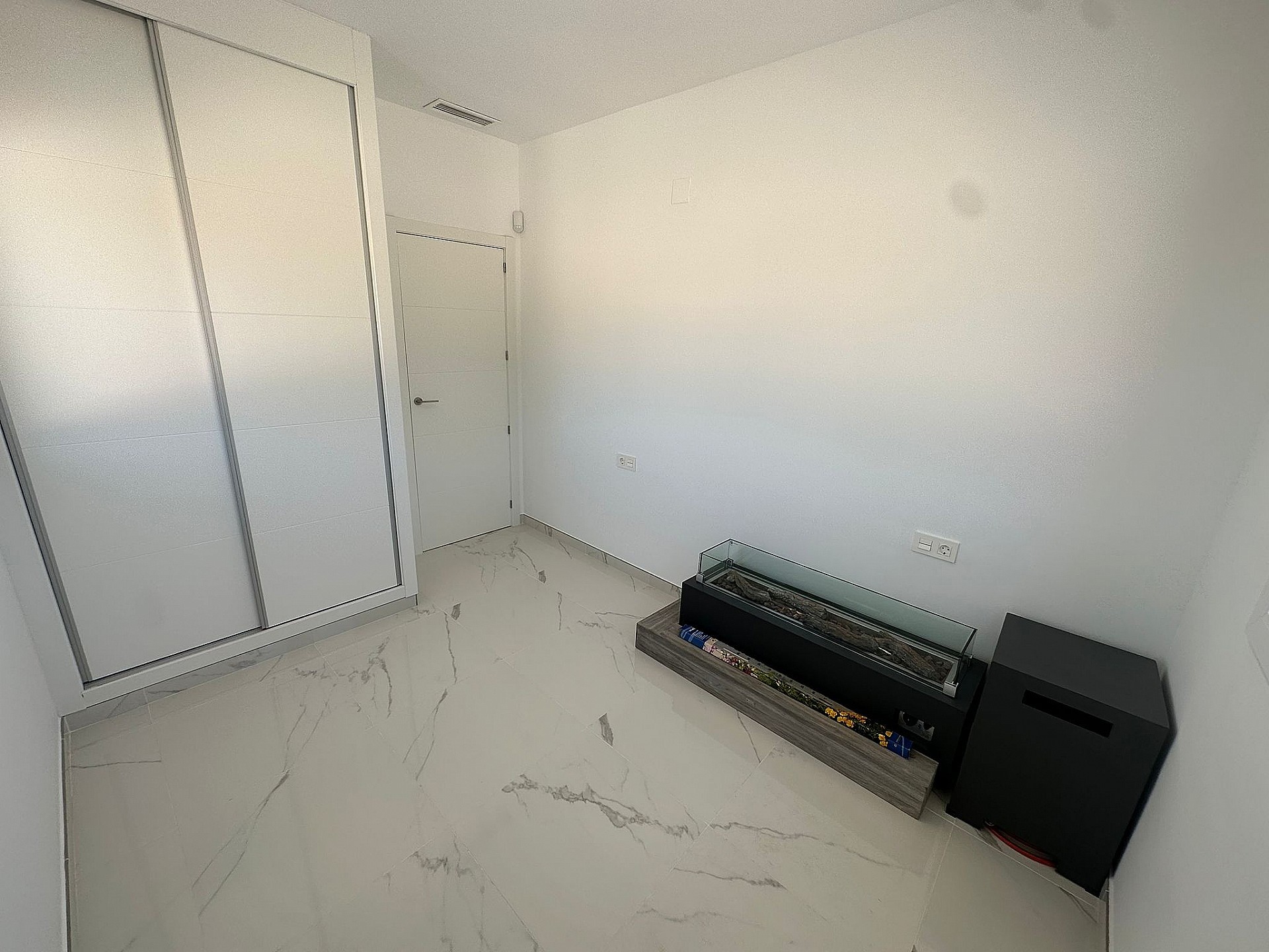 Resale - 4 Bedroom 3 Bathroom Villa in Pinoso - - Alicante Resale - 4 Bedroom 3 Bathroom Villa in Pinoso - - Alicante