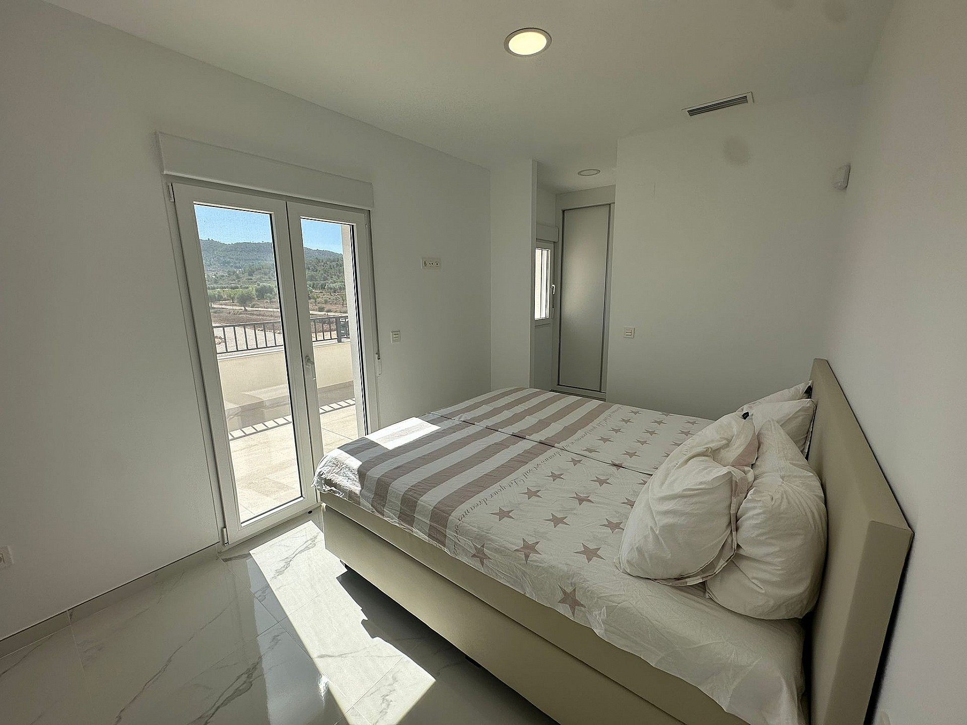 Resale - 4 Bedroom 3 Bathroom Villa in Pinoso - - Alicante Resale - 4 Bedroom 3 Bathroom Villa in Pinoso - - Alicante