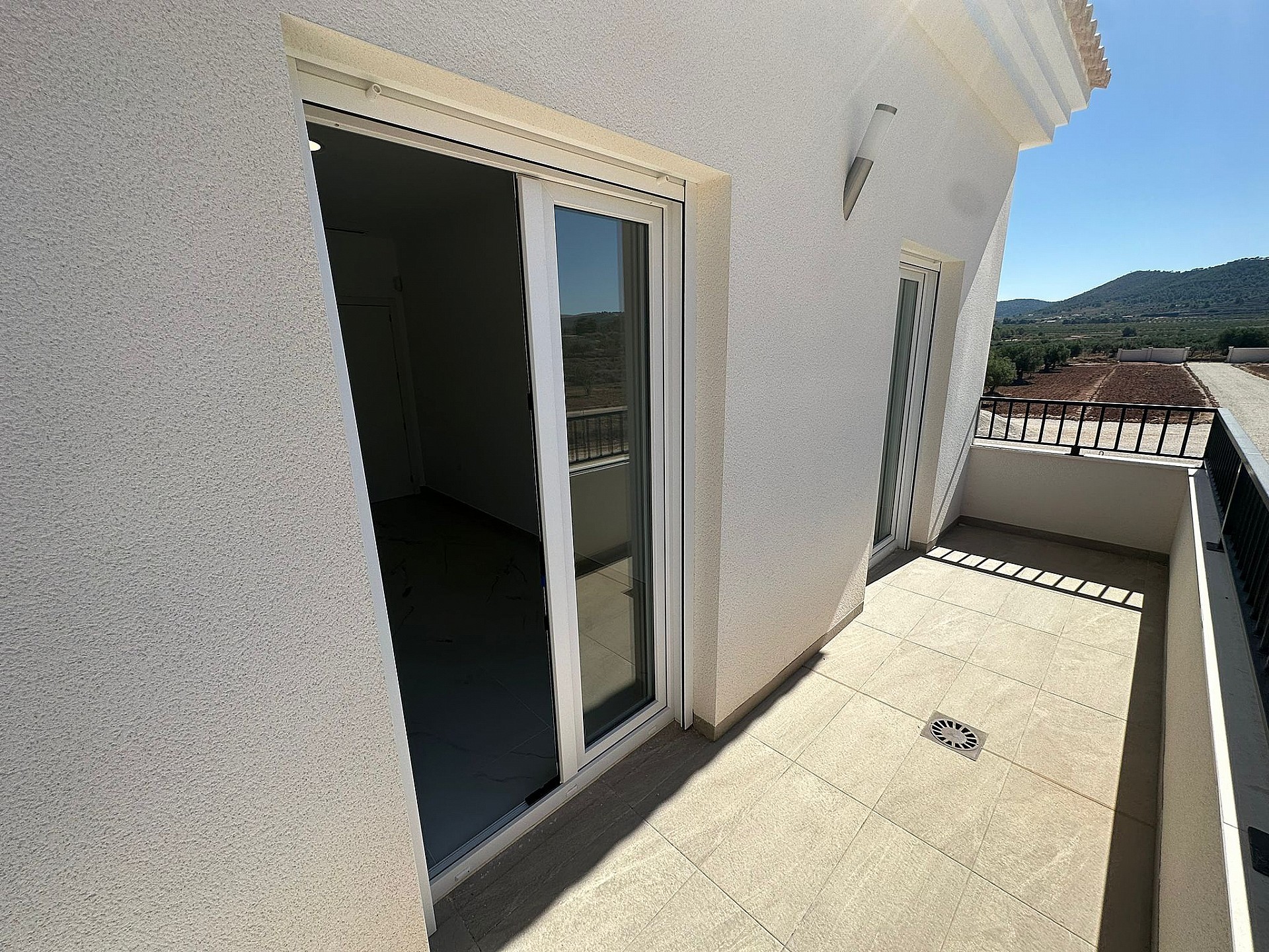 Resale - 4 Bedroom 3 Bathroom Villa in Pinoso - - Alicante Resale - 4 Bedroom 3 Bathroom Villa in Pinoso - - Alicante