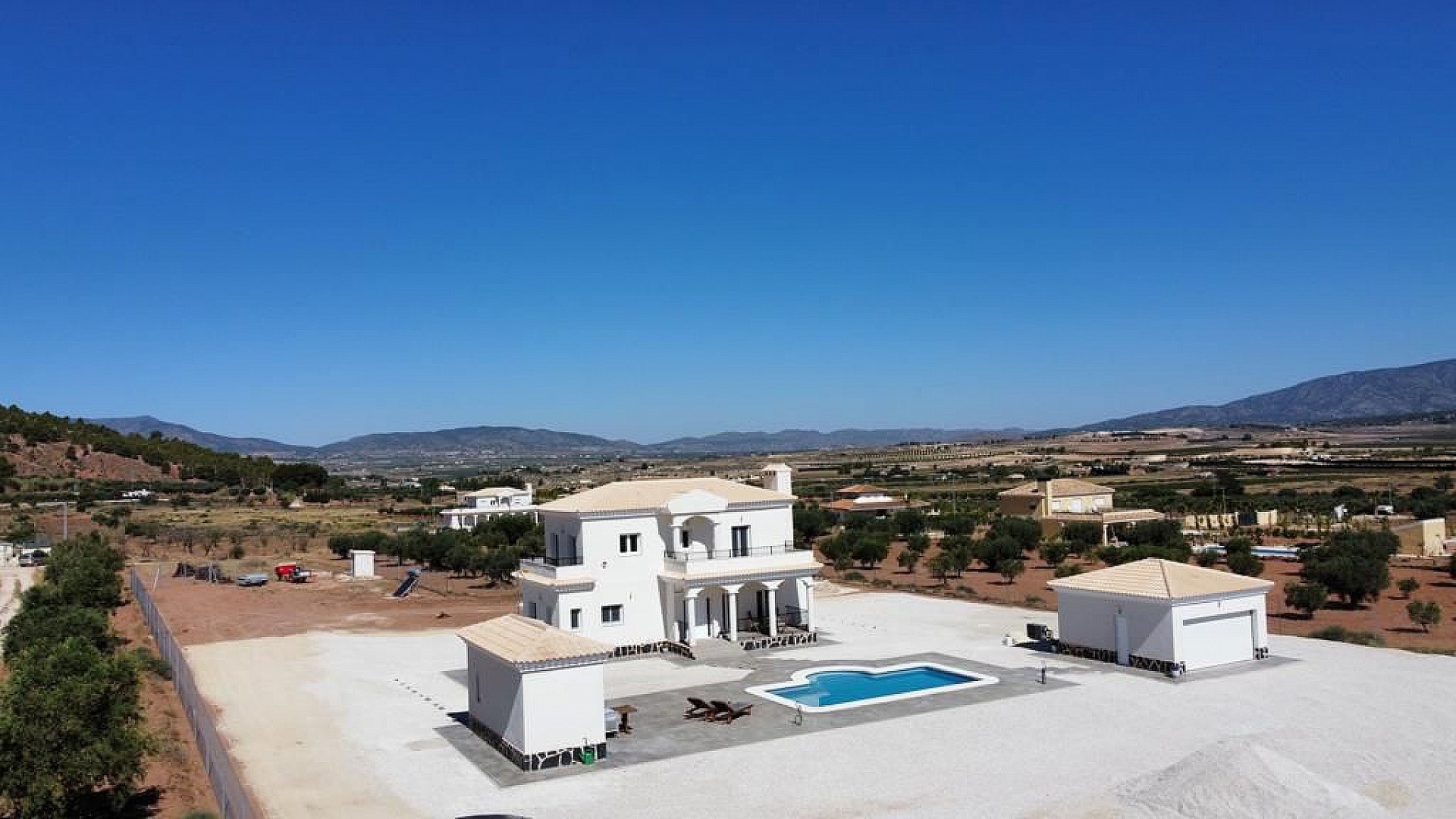 Resale - 4 Bedroom 3 Bathroom Villa in Pinoso - - Alicante Resale - 4 Bedroom 3 Bathroom Villa in Pinoso - - Alicante