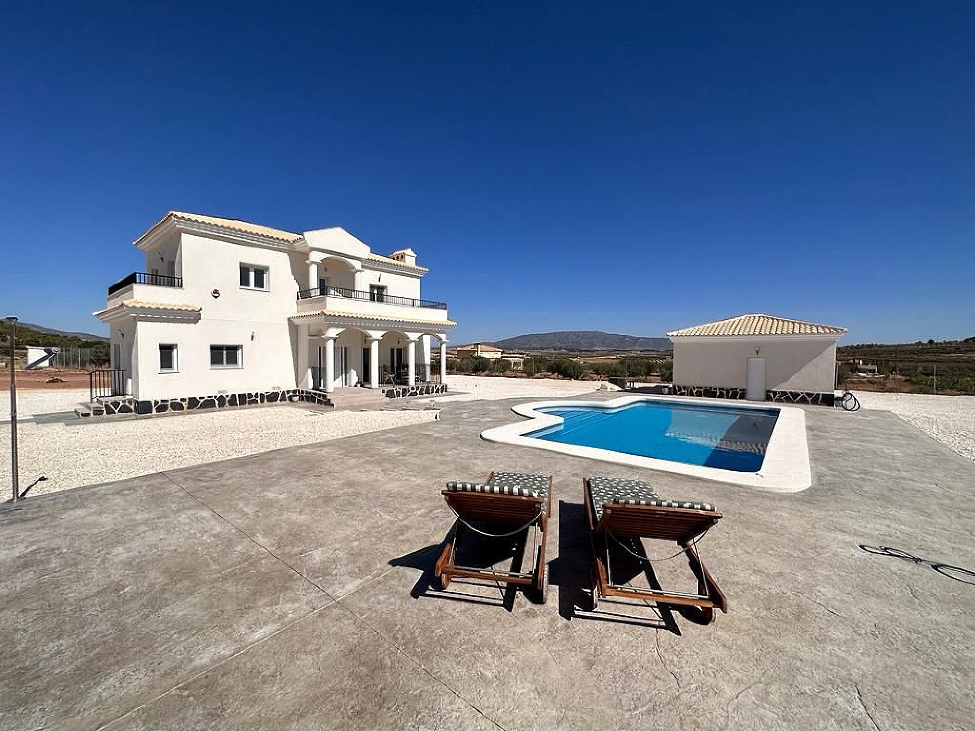 Resale - 4 Bedroom 3 Bathroom Villa in Pinoso - - Alicante Resale - 4 Bedroom 3 Bathroom Villa in Pinoso - - Alicante