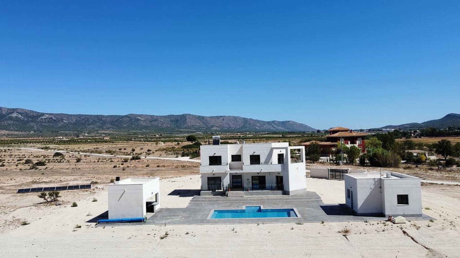 Resale - 4 Bedroom 3 Bathroom Villa in Pinoso - - Alicante Resale - 4 Bedroom 3 Bathroom Villa in Pinoso - - Alicante