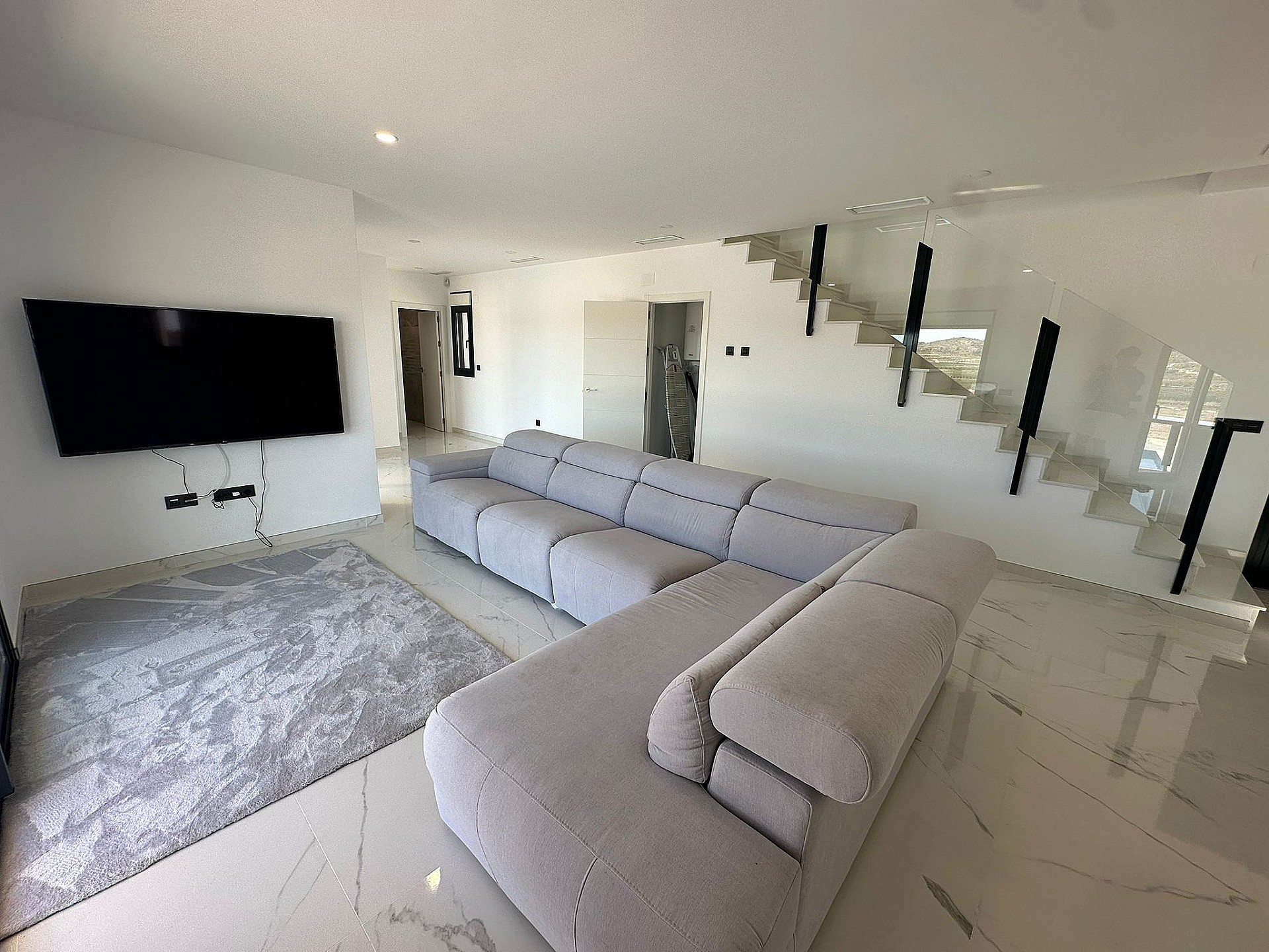 Resale - 4 Bedroom 3 Bathroom Villa in Pinoso - - Alicante Resale - 4 Bedroom 3 Bathroom Villa in Pinoso - - Alicante