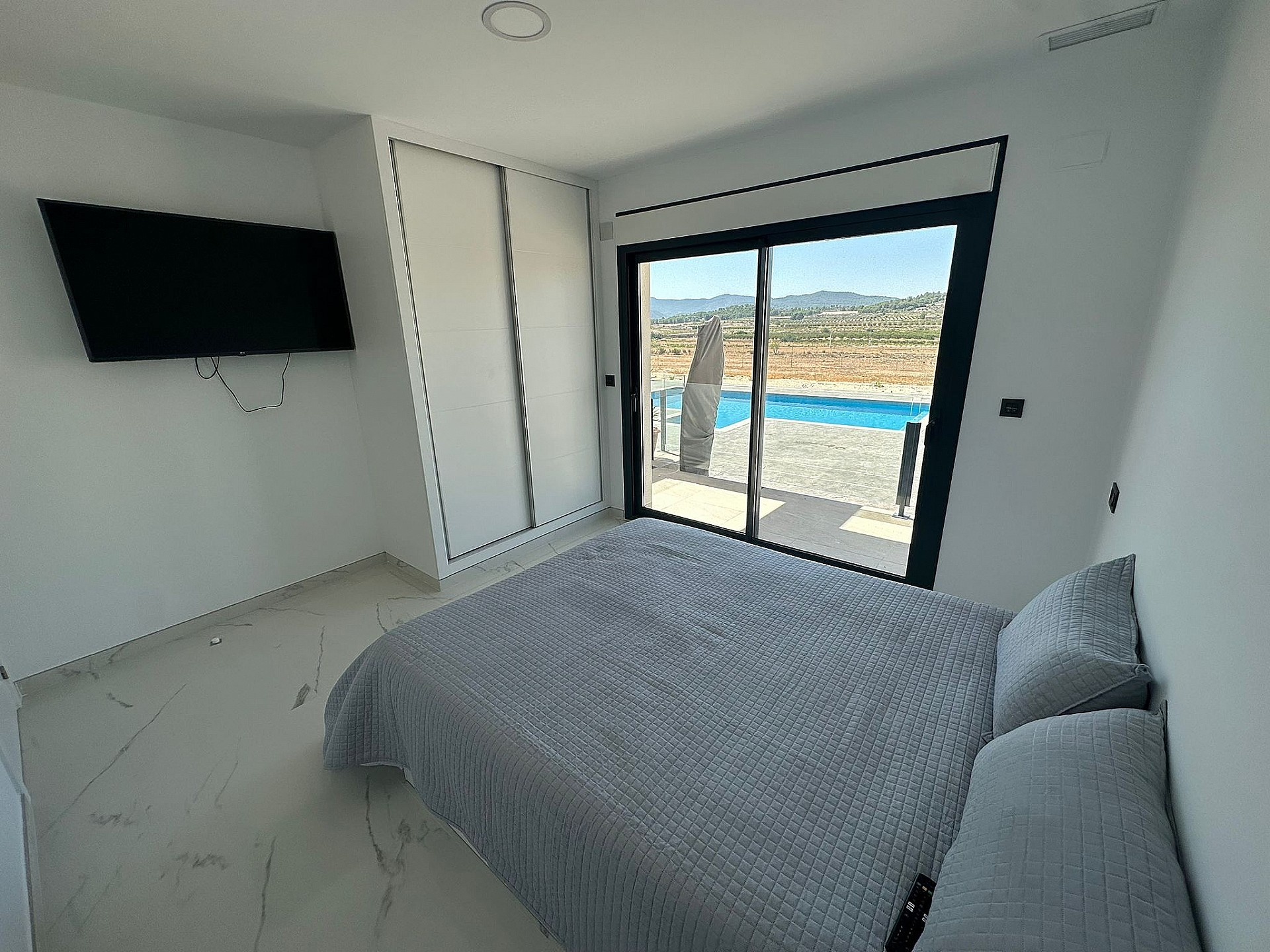Resale - 4 Bedroom 3 Bathroom Villa in Pinoso - - Alicante Resale - 4 Bedroom 3 Bathroom Villa in Pinoso - - Alicante