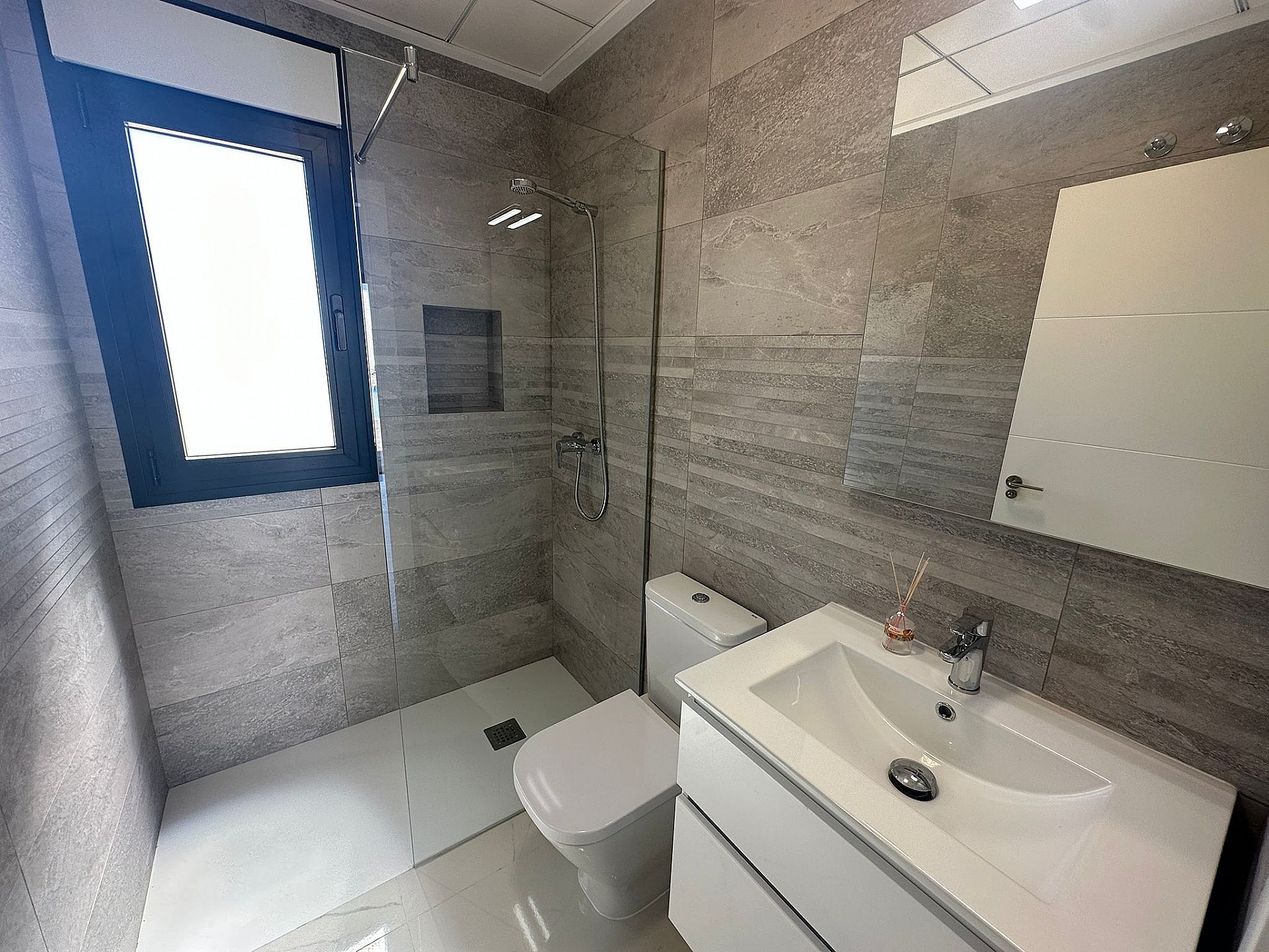 Resale - 4 Bedroom 3 Bathroom Villa in Pinoso - - Alicante Resale - 4 Bedroom 3 Bathroom Villa in Pinoso - - Alicante