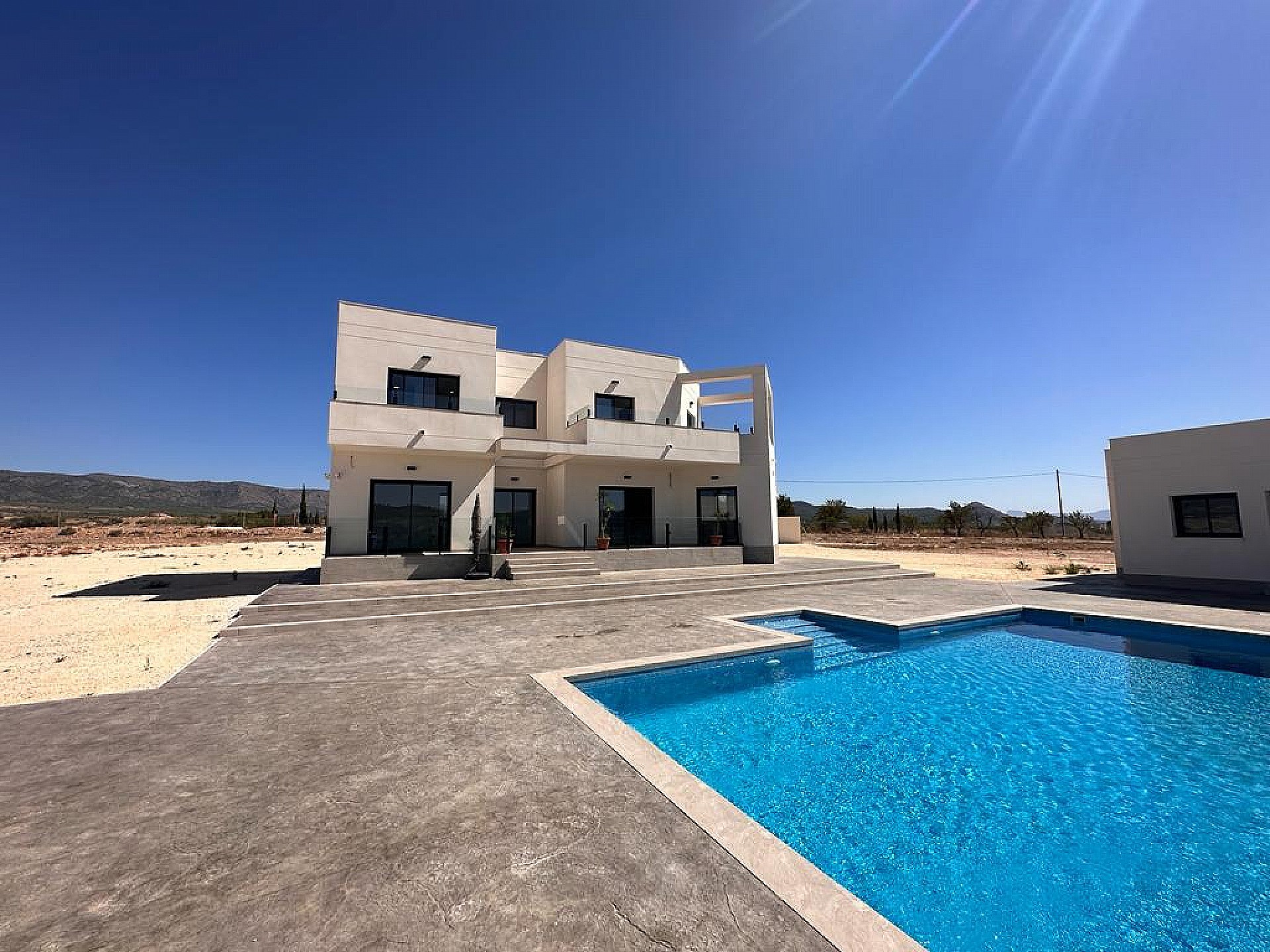 Resale - 4 Bedroom 3 Bathroom Villa in Pinoso - - Alicante Resale - 4 Bedroom 3 Bathroom Villa in Pinoso - - Alicante