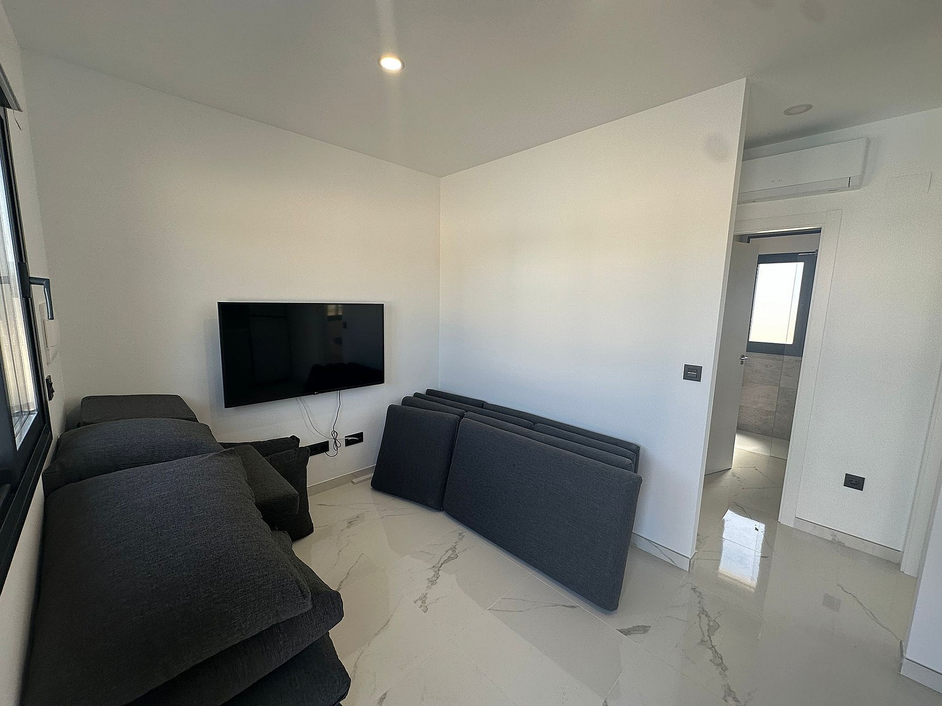 Resale - 4 Bedroom 3 Bathroom Villa in Pinoso - - Alicante Resale - 4 Bedroom 3 Bathroom Villa in Pinoso - - Alicante
