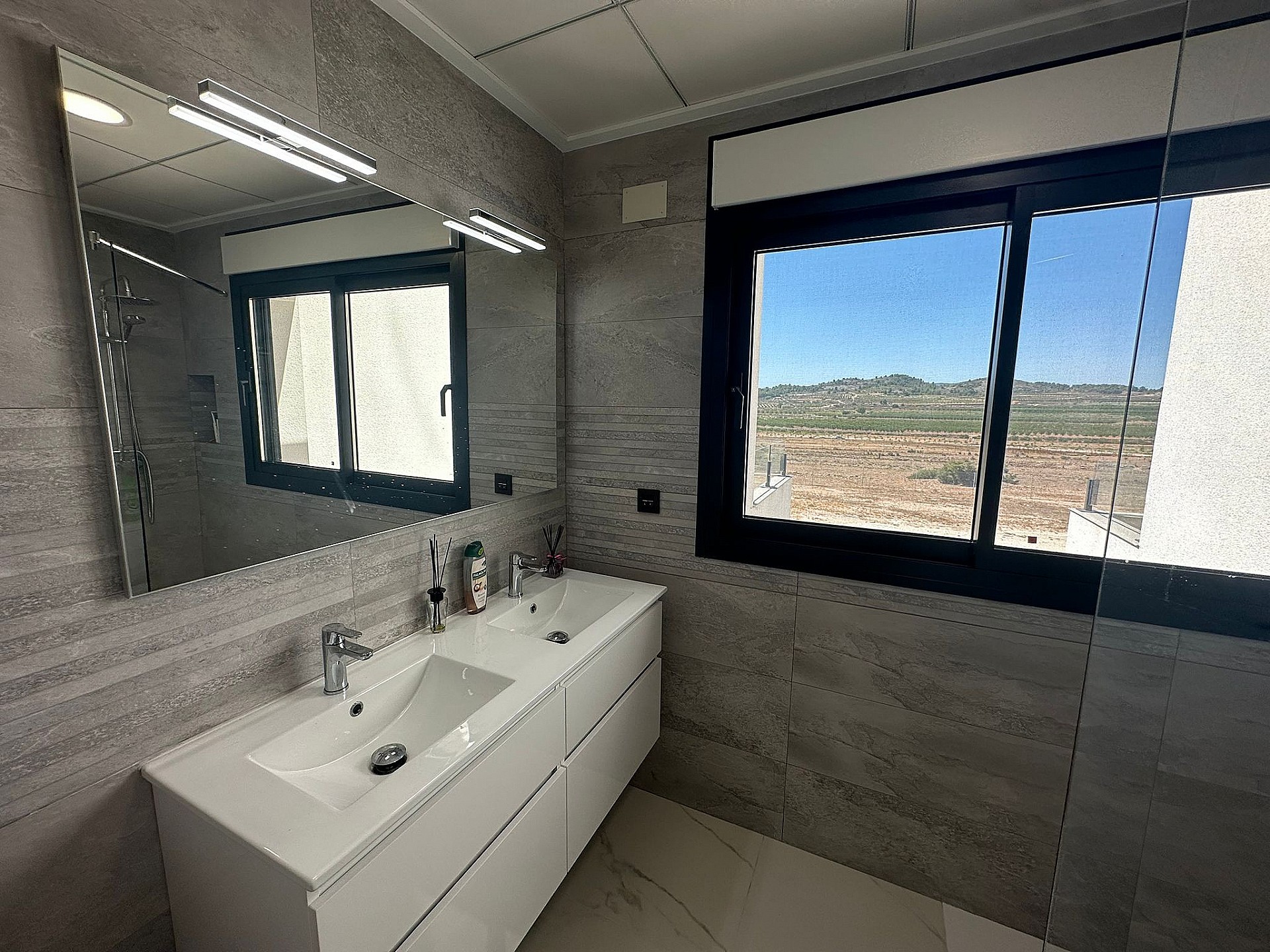 Resale - 4 Bedroom 3 Bathroom Villa in Pinoso - - Alicante Resale - 4 Bedroom 3 Bathroom Villa in Pinoso - - Alicante