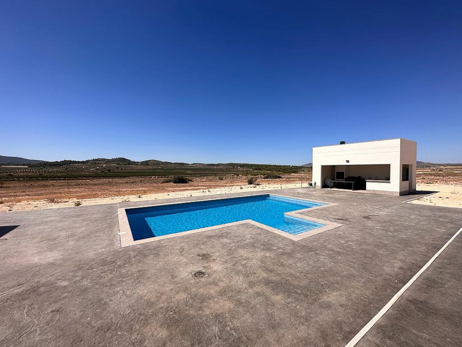 Resale - 4 Bedroom 3 Bathroom Villa in Pinoso - - Alicante Resale - 4 Bedroom 3 Bathroom Villa in Pinoso - - Alicante