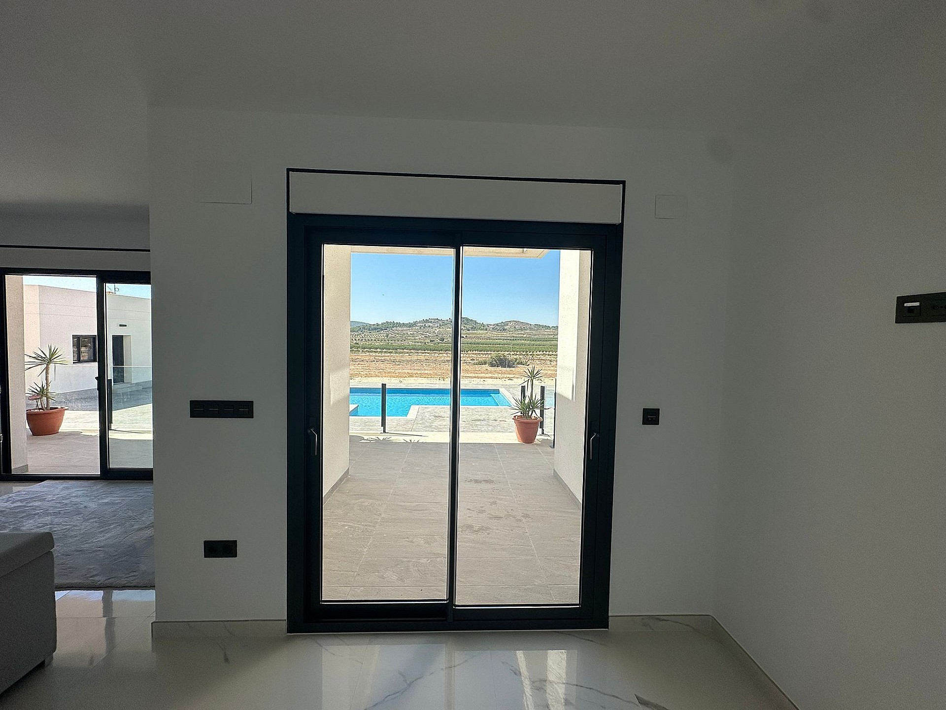 Resale - 4 Bedroom 3 Bathroom Villa in Pinoso - - Alicante Resale - 4 Bedroom 3 Bathroom Villa in Pinoso - - Alicante