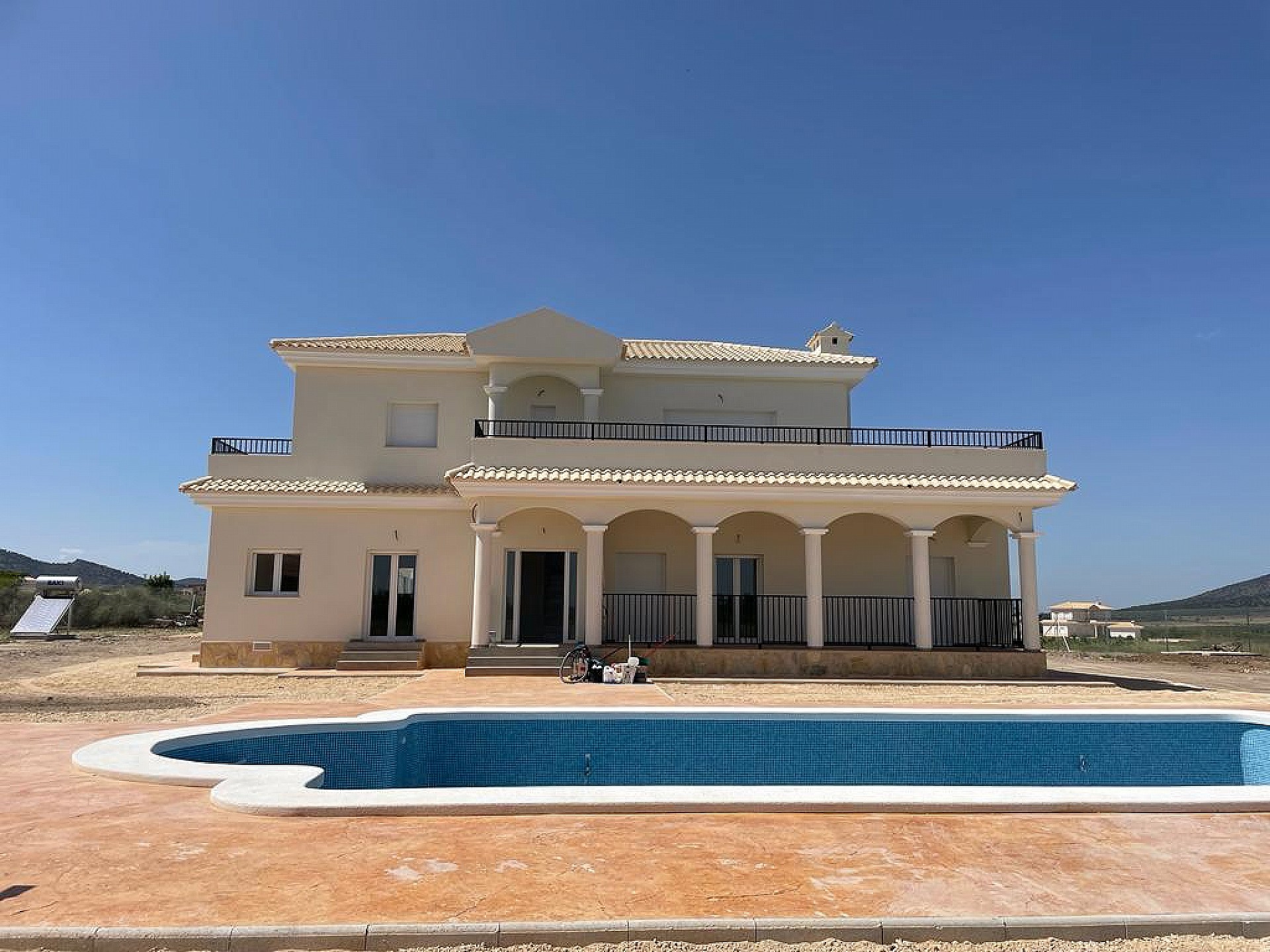 Resale - 4 Bedroom 3 Bathroom Villa in Pinoso - - Alicante Resale - 4 Bedroom 3 Bathroom Villa in Pinoso - - Alicante
