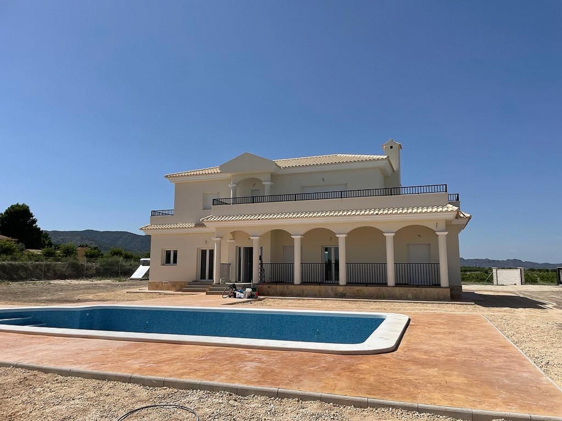 Resale - 4 Bedroom 3 Bathroom Villa in Pinoso - - Alicante Resale - 4 Bedroom 3 Bathroom Villa in Pinoso - - Alicante