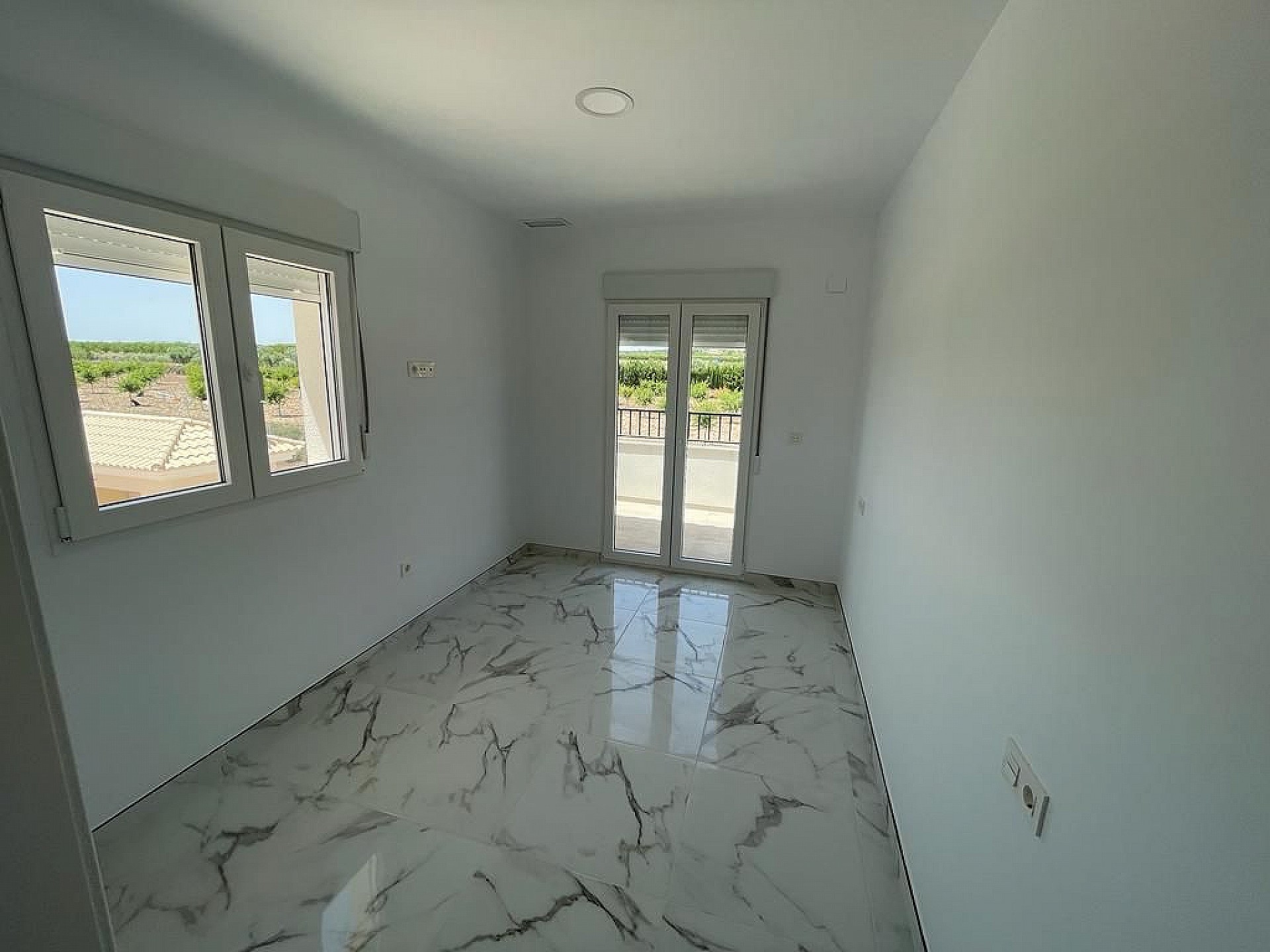 Resale - 4 Bedroom 3 Bathroom Villa in Pinoso - - Alicante Resale - 4 Bedroom 3 Bathroom Villa in Pinoso - - Alicante