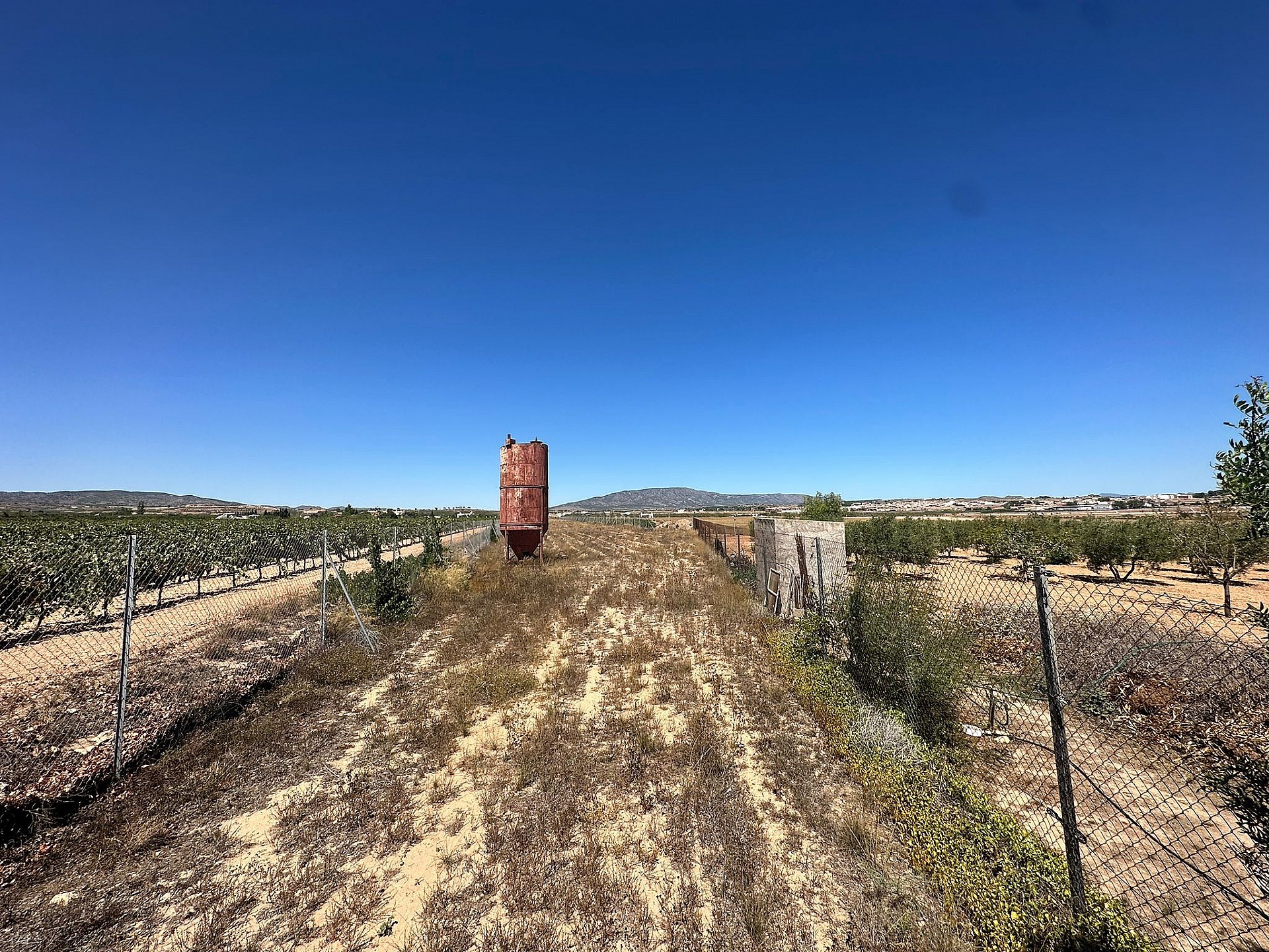 Resale - Land in Pinoso - - Alicante Resale - Land in Pinoso - - Alicante