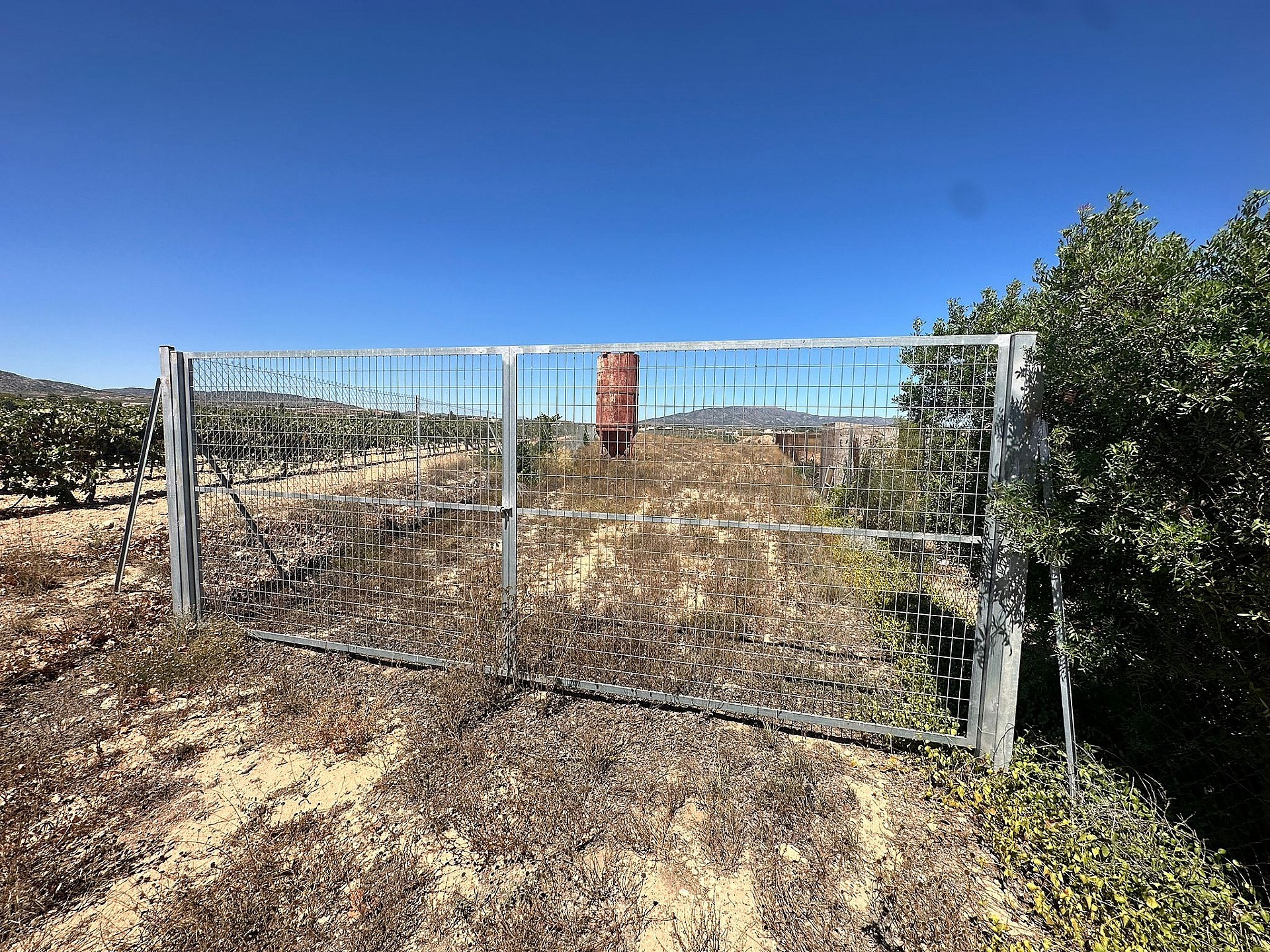 Resale - Land in Pinoso - - Alicante Resale - Land in Pinoso - - Alicante