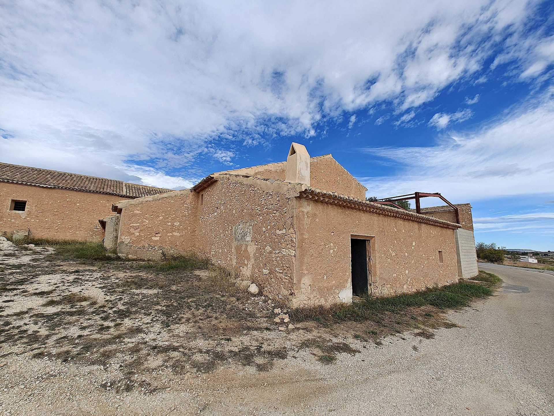 Resale - 6 Bedroom Country house in Pinoso - - Alicante Resale - 6 Bedroom Country house in Pinoso - - Alicante