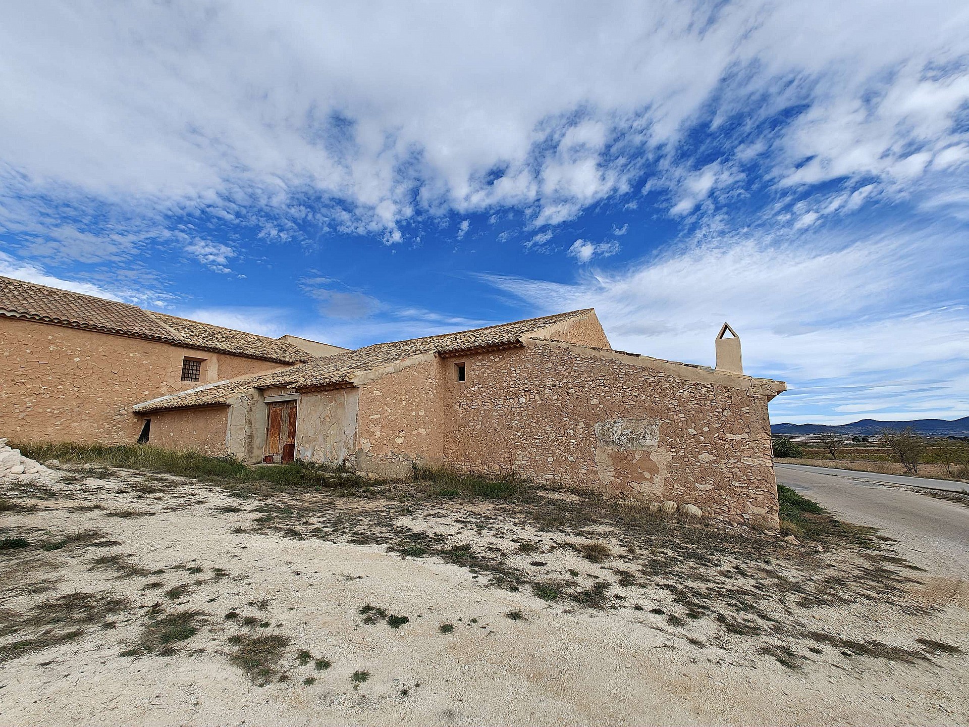 Resale - 6 Bedroom Country house in Pinoso - - Alicante Resale - 6 Bedroom Country house in Pinoso - - Alicante