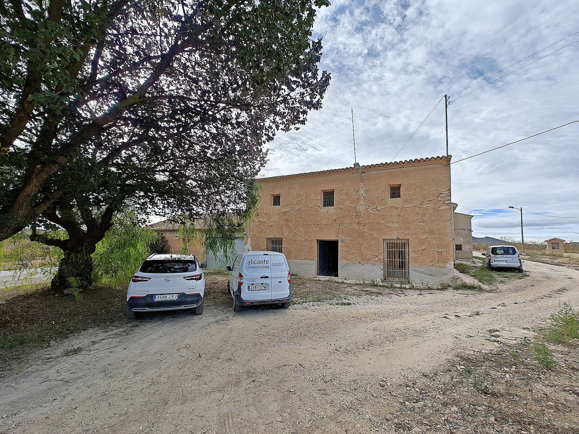 Resale - 6 Bedroom Country house in Pinoso - - Alicante Resale - 6 Bedroom Country house in Pinoso - - Alicante