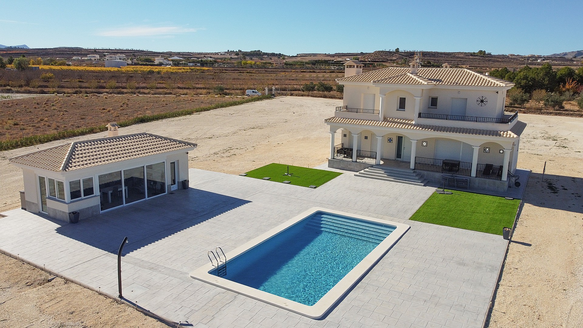 Resale - 4 Bedroom 3 Bathroom Villa in Pinoso - - Alicante Resale - 4 Bedroom 3 Bathroom Villa in Pinoso - - Alicante