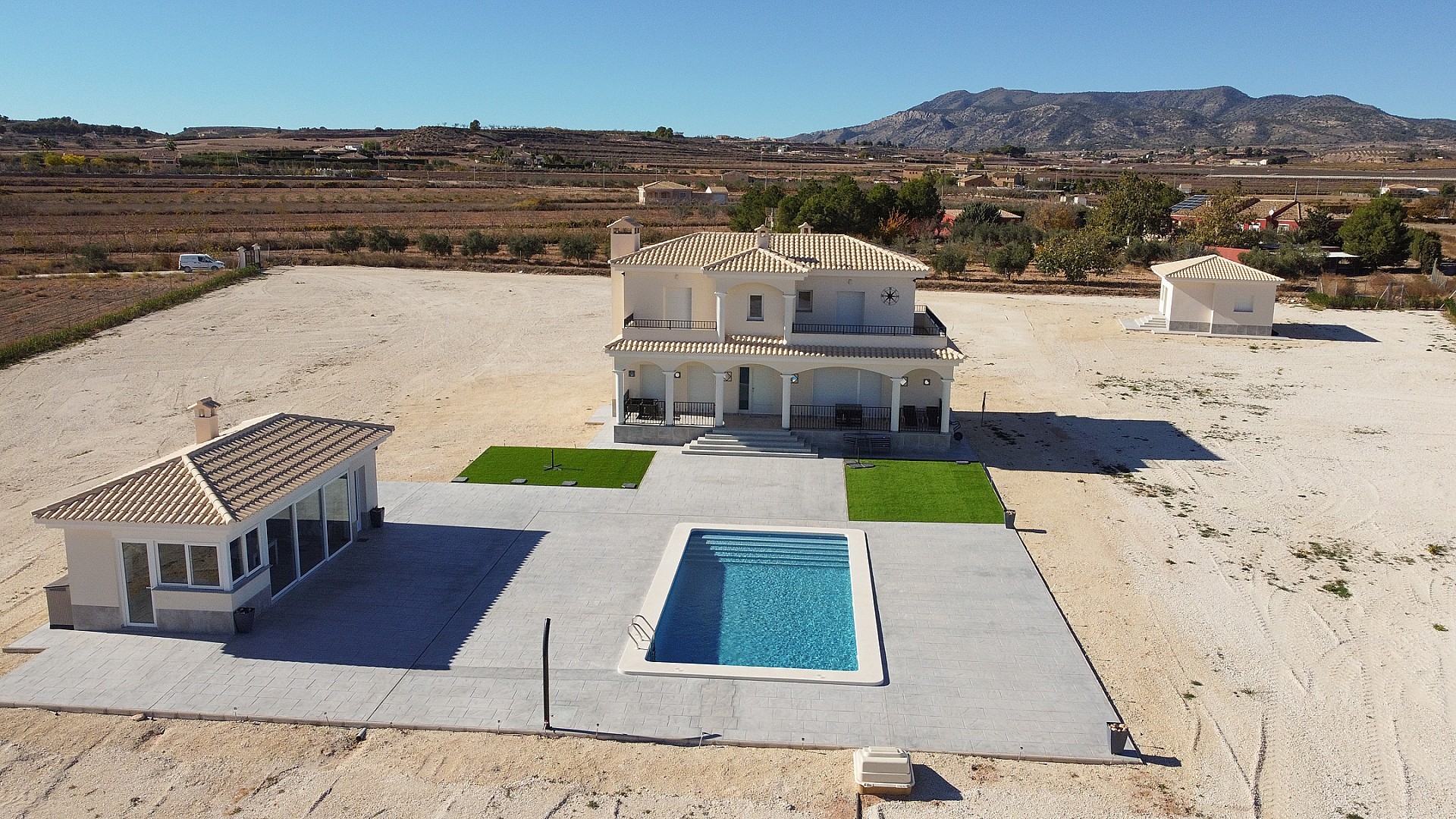 Resale - 4 Bedroom 3 Bathroom Villa in Pinoso - - Alicante Resale - 4 Bedroom 3 Bathroom Villa in Pinoso - - Alicante