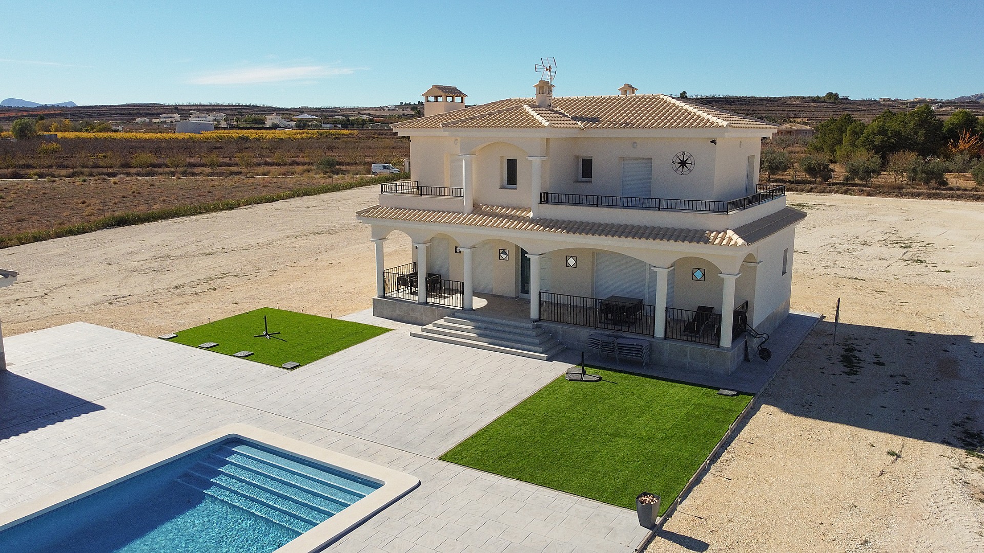 Resale - 4 Bedroom 3 Bathroom Villa in Pinoso - - Alicante Resale - 4 Bedroom 3 Bathroom Villa in Pinoso - - Alicante