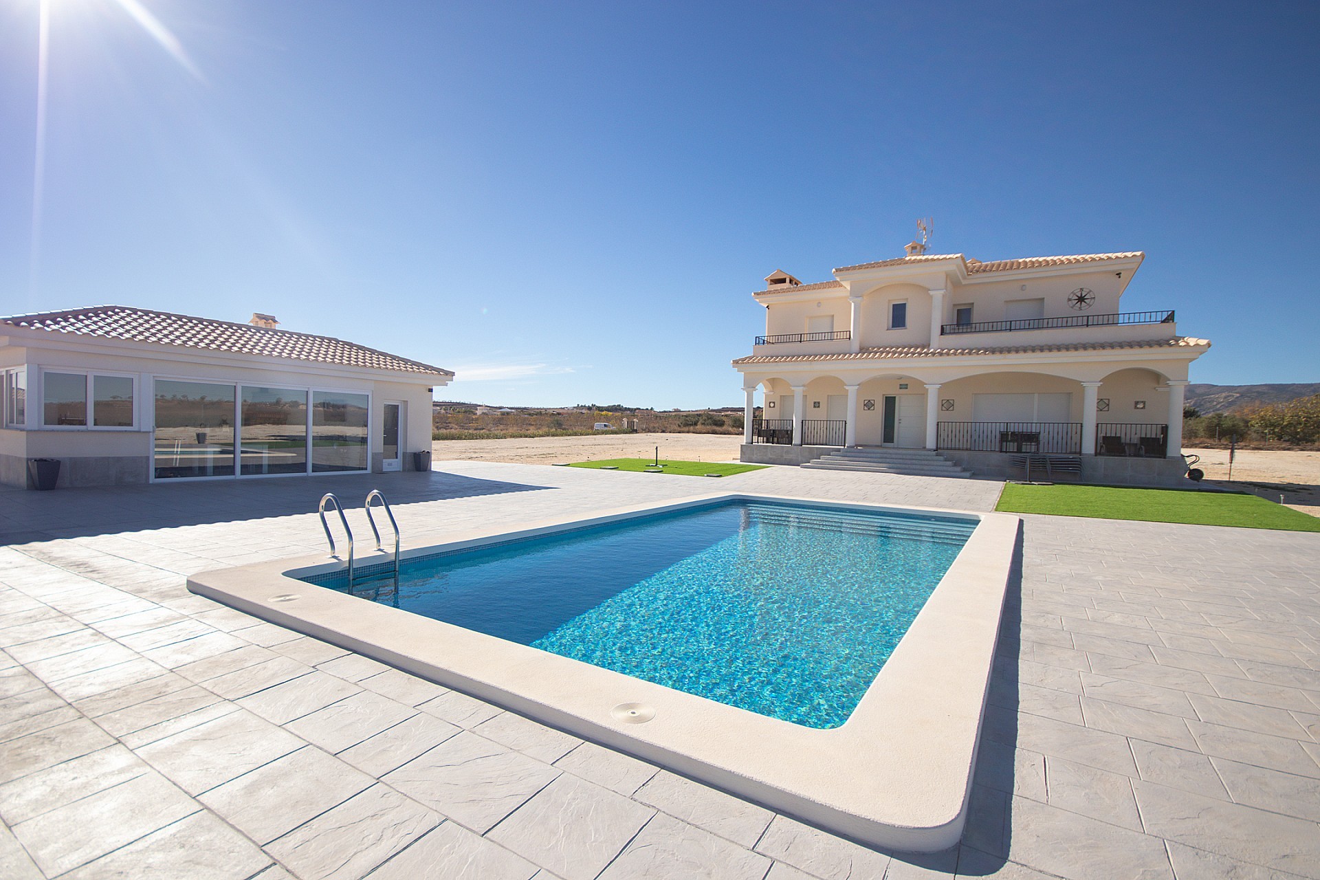 Resale - 4 Bedroom 3 Bathroom Villa in Pinoso - - Alicante Resale - 4 Bedroom 3 Bathroom Villa in Pinoso - - Alicante