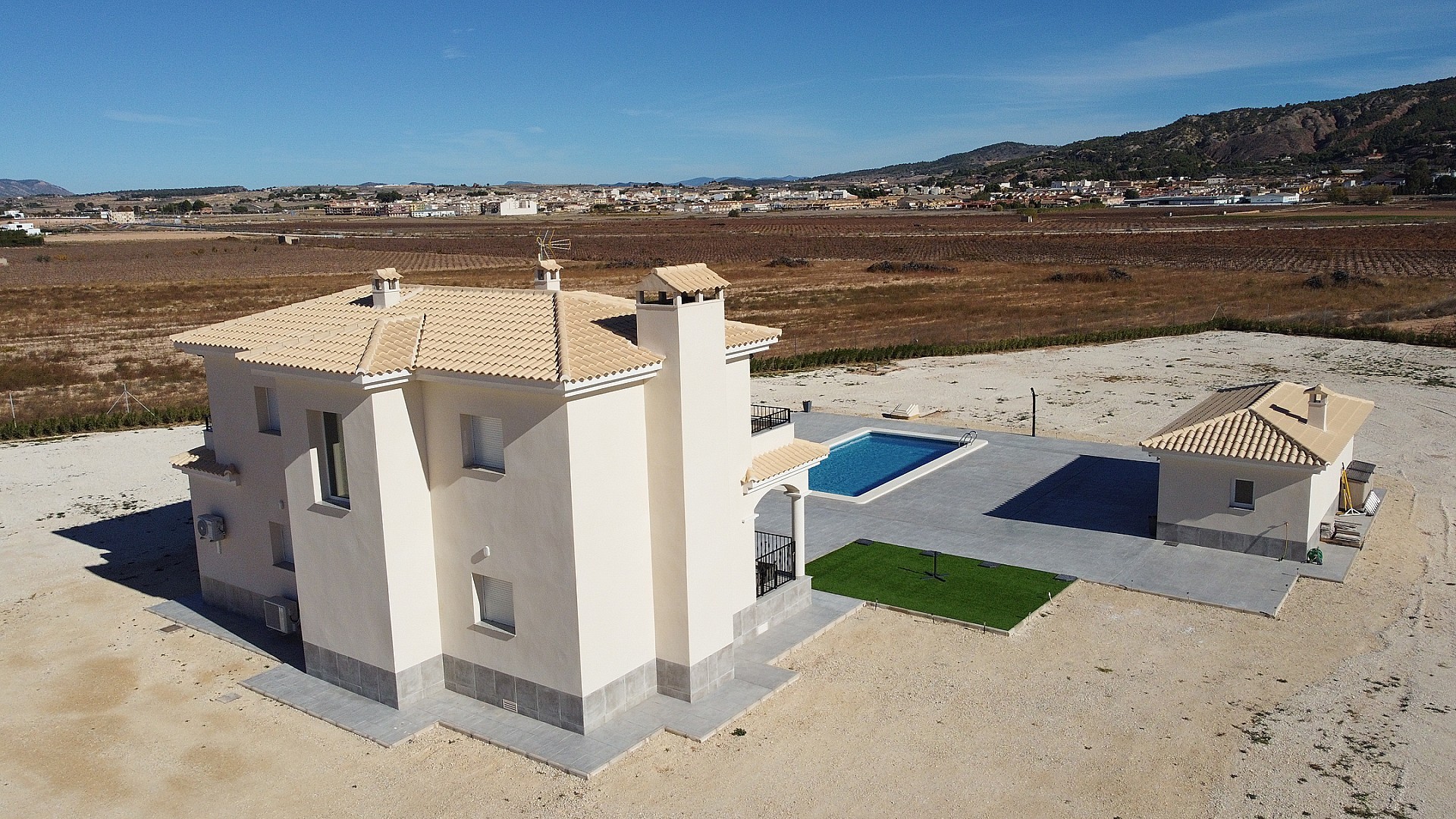 Resale - 4 Bedroom 3 Bathroom Villa in Pinoso - - Alicante Resale - 4 Bedroom 3 Bathroom Villa in Pinoso - - Alicante