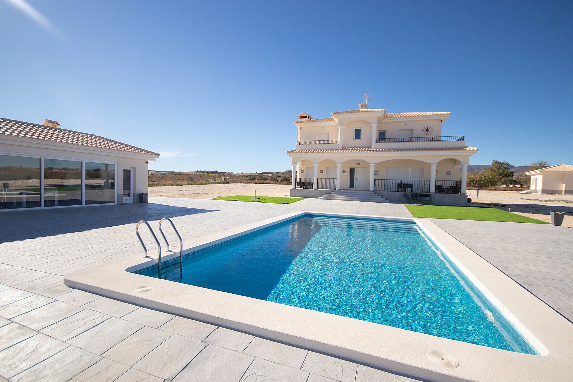 Resale - 4 Bedroom 3 Bathroom Villa in Pinoso - - Alicante Resale - 4 Bedroom 3 Bathroom Villa in Pinoso - - Alicante