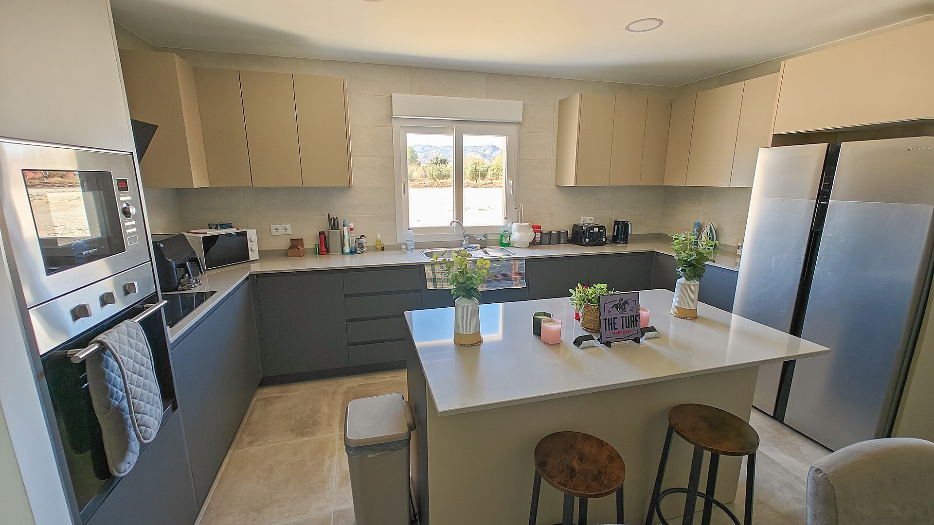 Resale - 4 Bedroom 3 Bathroom Villa in Pinoso - - Alicante Resale - 4 Bedroom 3 Bathroom Villa in Pinoso - - Alicante