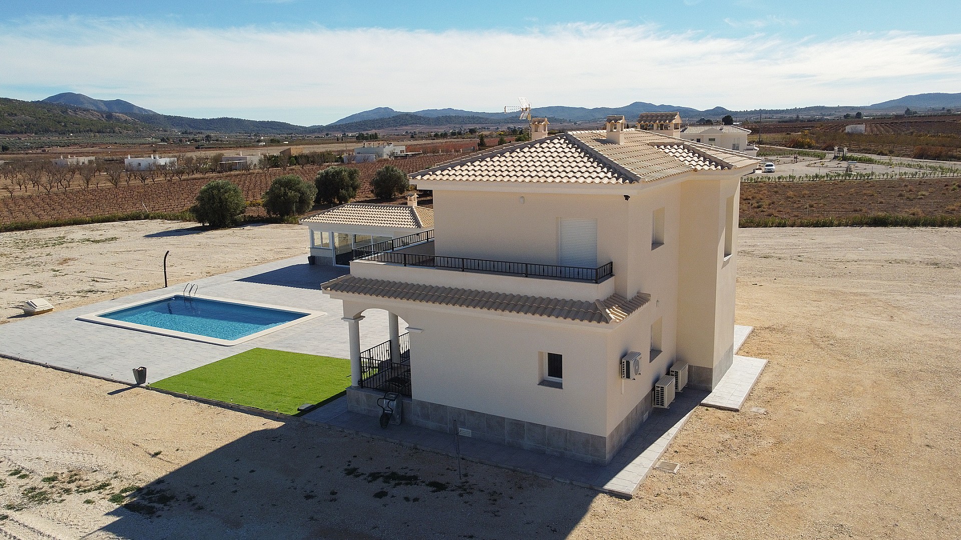 Resale - 4 Bedroom 3 Bathroom Villa in Pinoso - - Alicante Resale - 4 Bedroom 3 Bathroom Villa in Pinoso - - Alicante