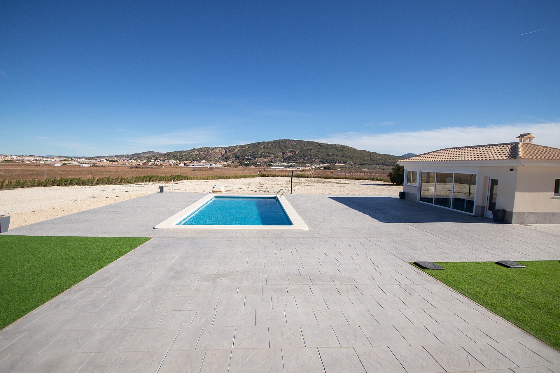 Resale - 4 Bedroom 3 Bathroom Villa in Pinoso - - Alicante Resale - 4 Bedroom 3 Bathroom Villa in Pinoso - - Alicante