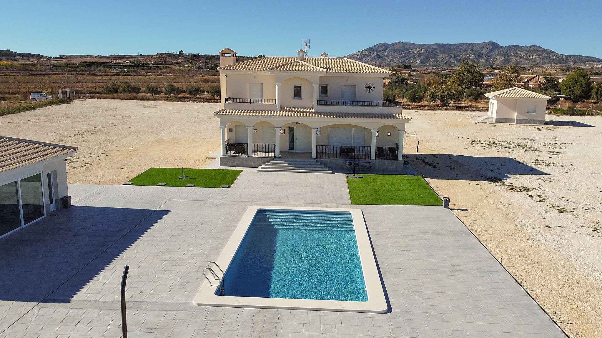 Resale - 4 Bedroom 3 Bathroom Villa in Pinoso - - Alicante Resale - 4 Bedroom 3 Bathroom Villa in Pinoso - - Alicante