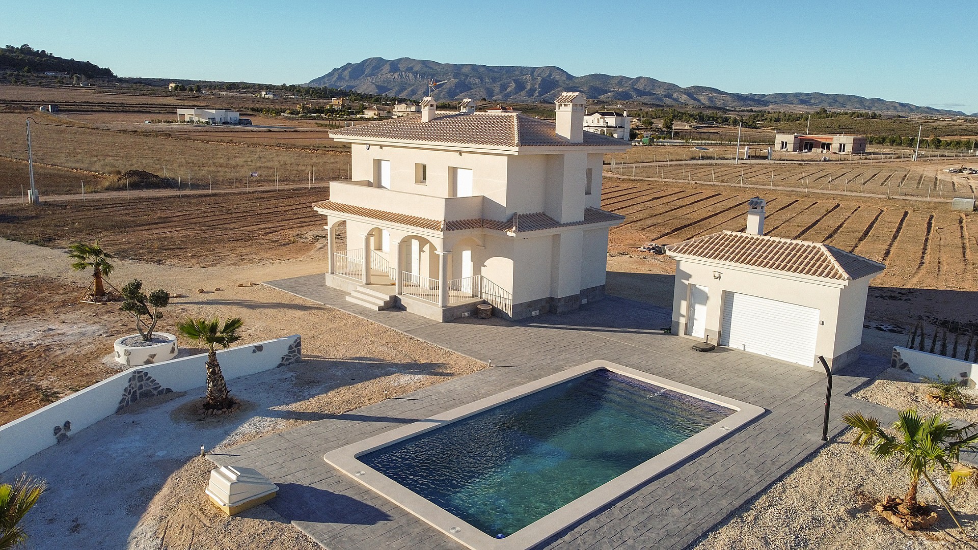 Resale - 3 Bedroom 3 Bathroom Villa in Pinoso - - Alicante Resale - 3 Bedroom 3 Bathroom Villa in Pinoso - - Alicante