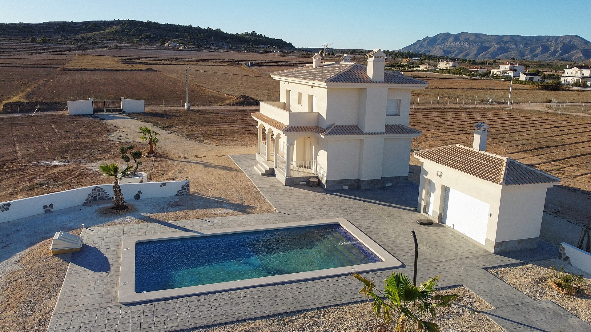 Resale - 3 Bedroom 3 Bathroom Villa in Pinoso - - Alicante Resale - 3 Bedroom 3 Bathroom Villa in Pinoso - - Alicante