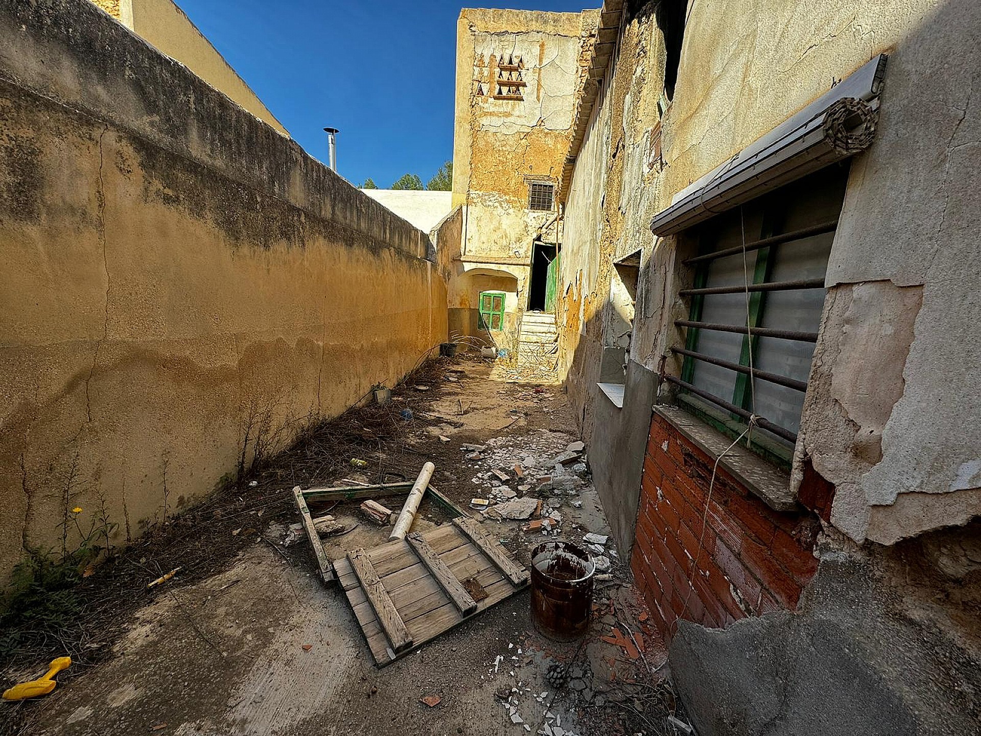 Resale - 6 Bedroom 2 Bathroom Country house in Yecla - - Murcia Resale - 6 Bedroom 2 Bathroom Country house in Yecla - - Murcia