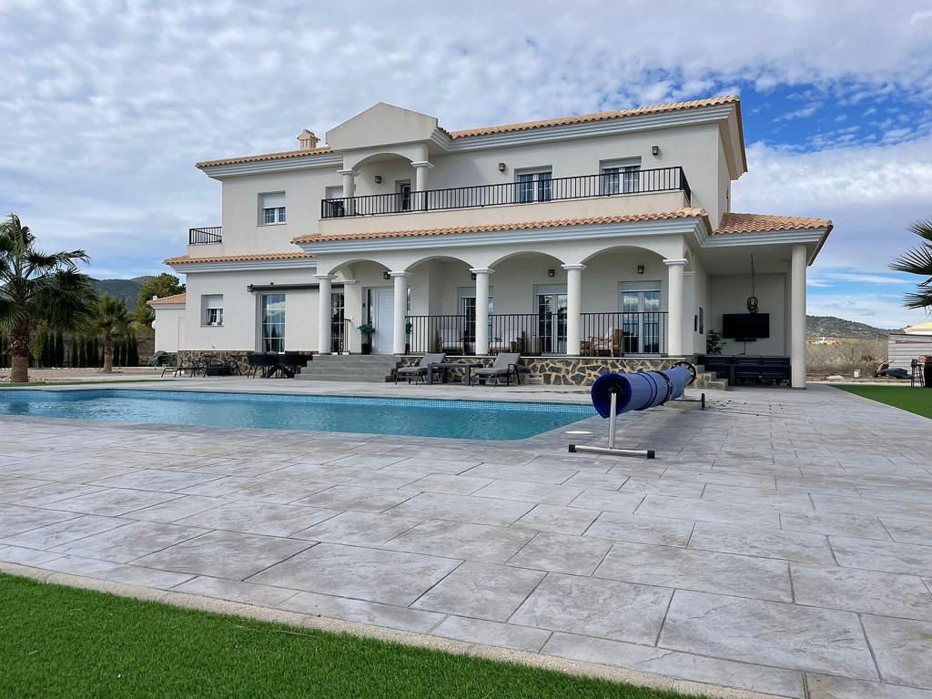 Resale - 4 Bedroom 3 Bathroom Villa in Pinoso - - Alicante Resale - 4 Bedroom 3 Bathroom Villa in Pinoso - - Alicante