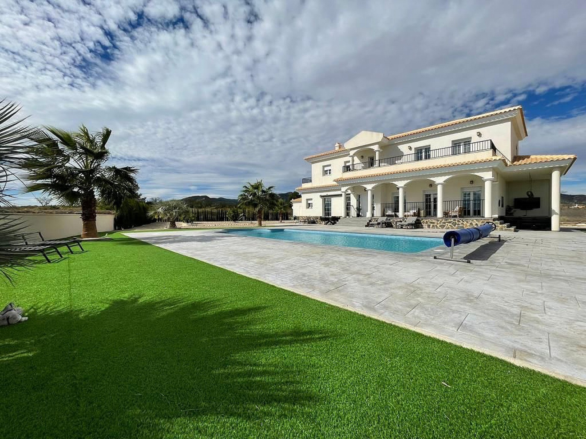 Resale - 4 Bedroom 3 Bathroom Villa in Pinoso - - Alicante Resale - 4 Bedroom 3 Bathroom Villa in Pinoso - - Alicante