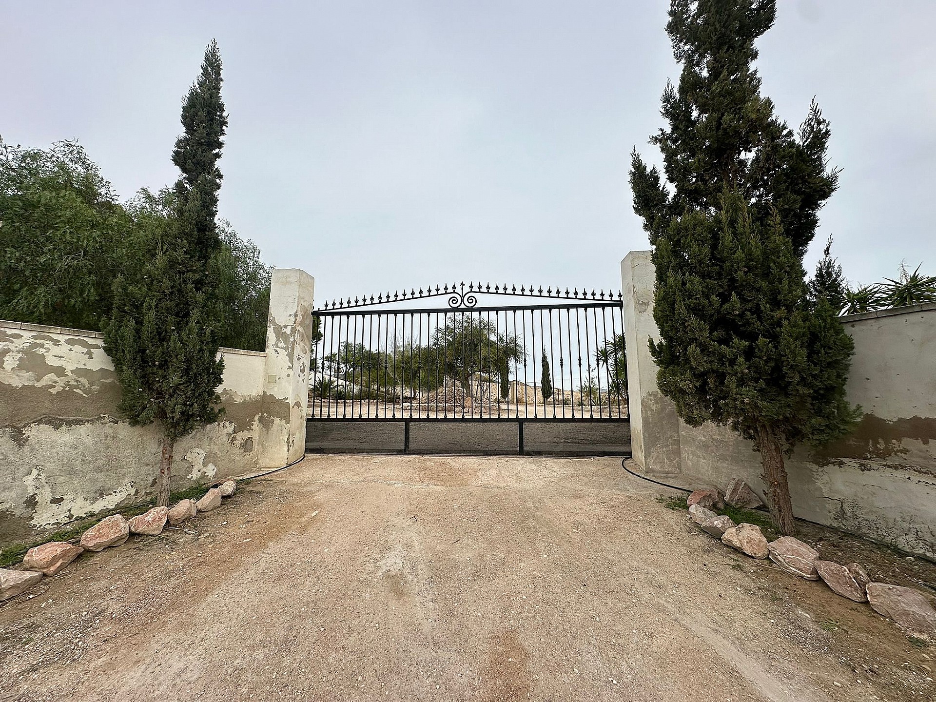 Resale - 9 Bedroom 4 Bathroom Country house in Novelda - - Alicante Resale - 9 Bedroom 4 Bathroom Country house in Novelda - - Alicante