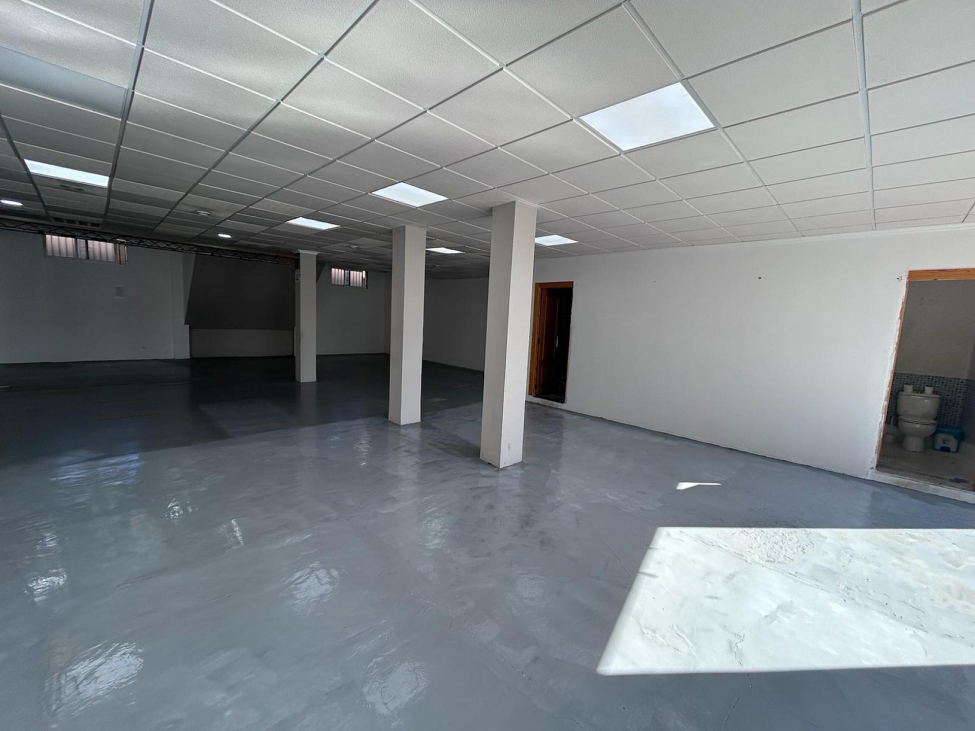 Resale - 1 Bathroom Commercial in Monovar - - Alicante Resale - 1 Bathroom Commercial in Monovar - - Alicante