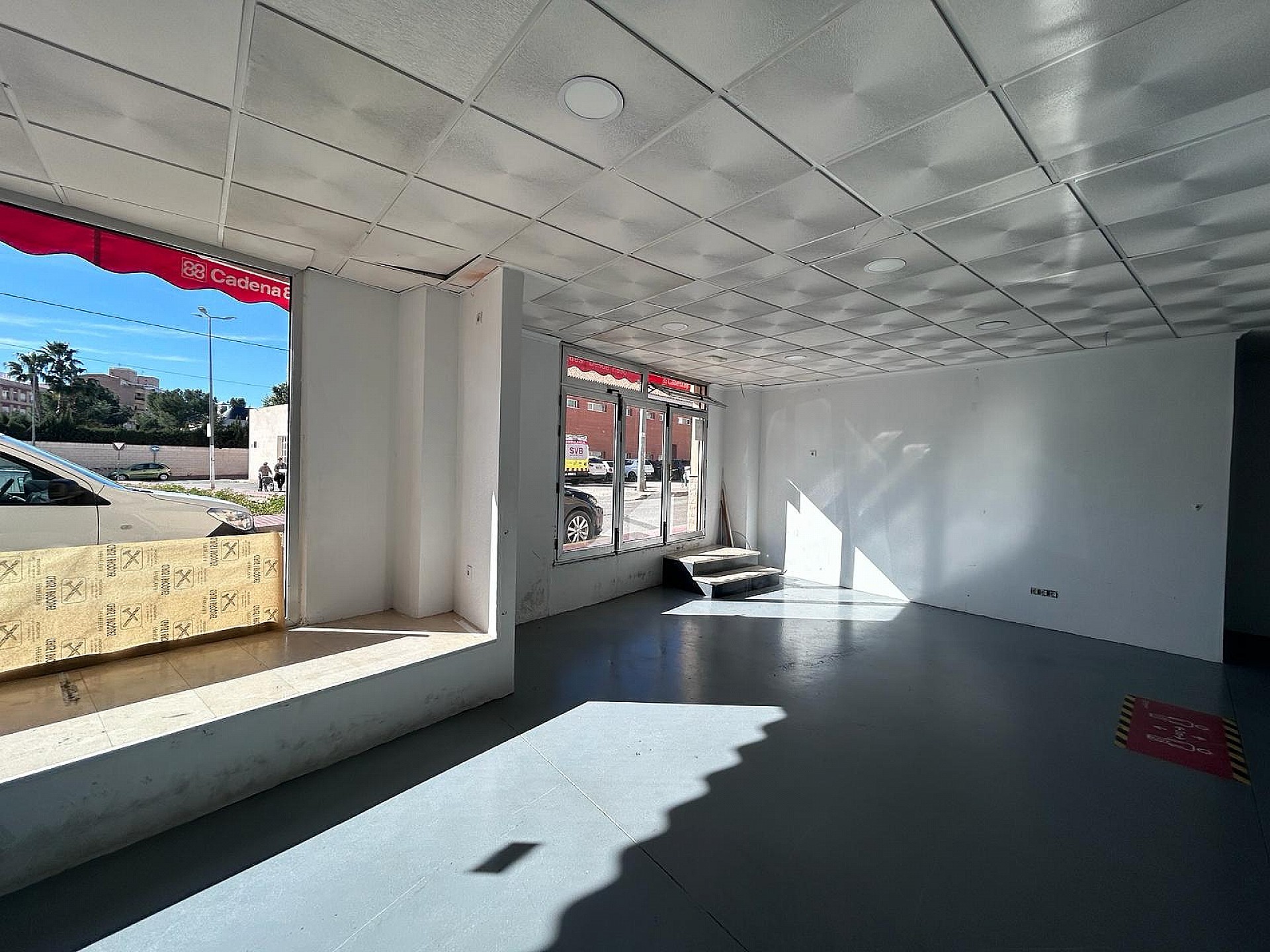 Resale - 1 Bathroom Commercial in Monovar - - Alicante Resale - 1 Bathroom Commercial in Monovar - - Alicante