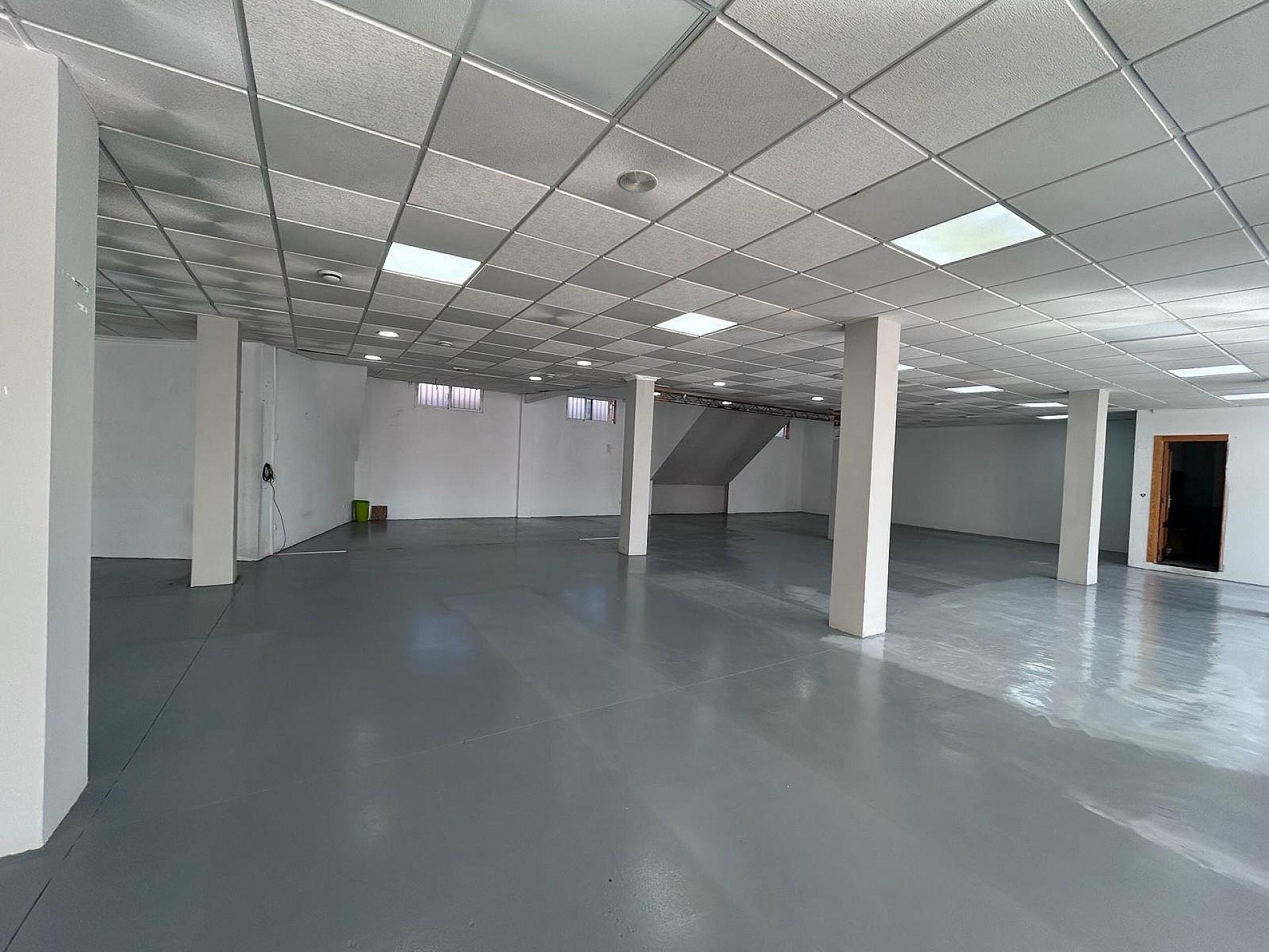 Resale - 1 Bathroom Commercial in Monovar - - Alicante Resale - 1 Bathroom Commercial in Monovar - - Alicante