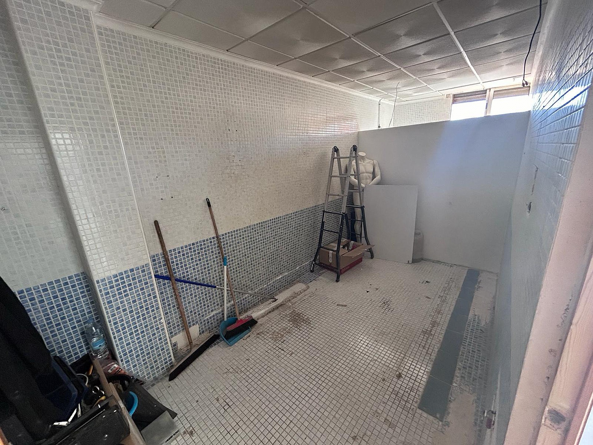 Resale - 1 Bathroom Commercial in Monovar - - Alicante Resale - 1 Bathroom Commercial in Monovar - - Alicante