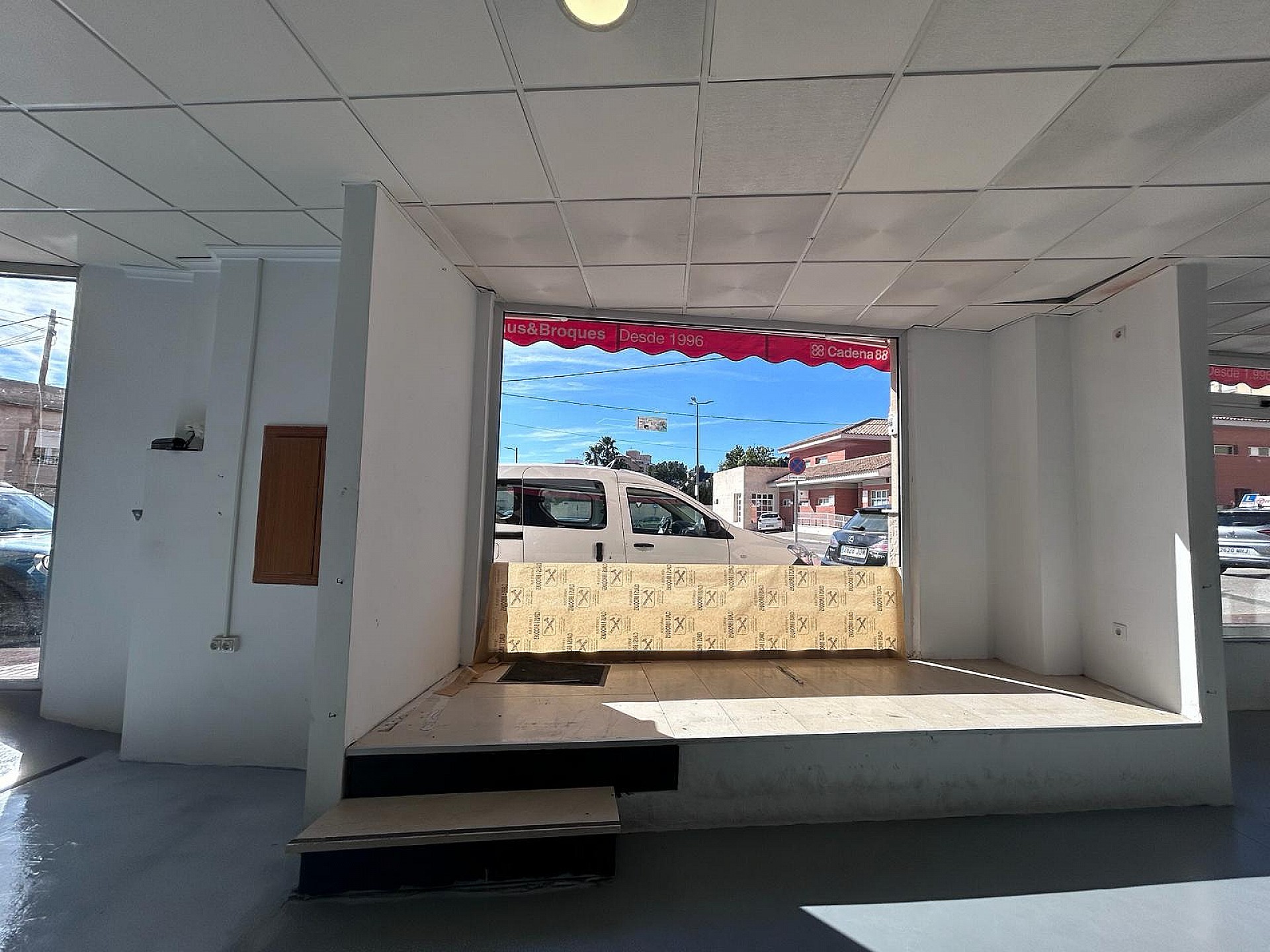 Resale - 1 Bathroom Commercial in Monovar - - Alicante Resale - 1 Bathroom Commercial in Monovar - - Alicante