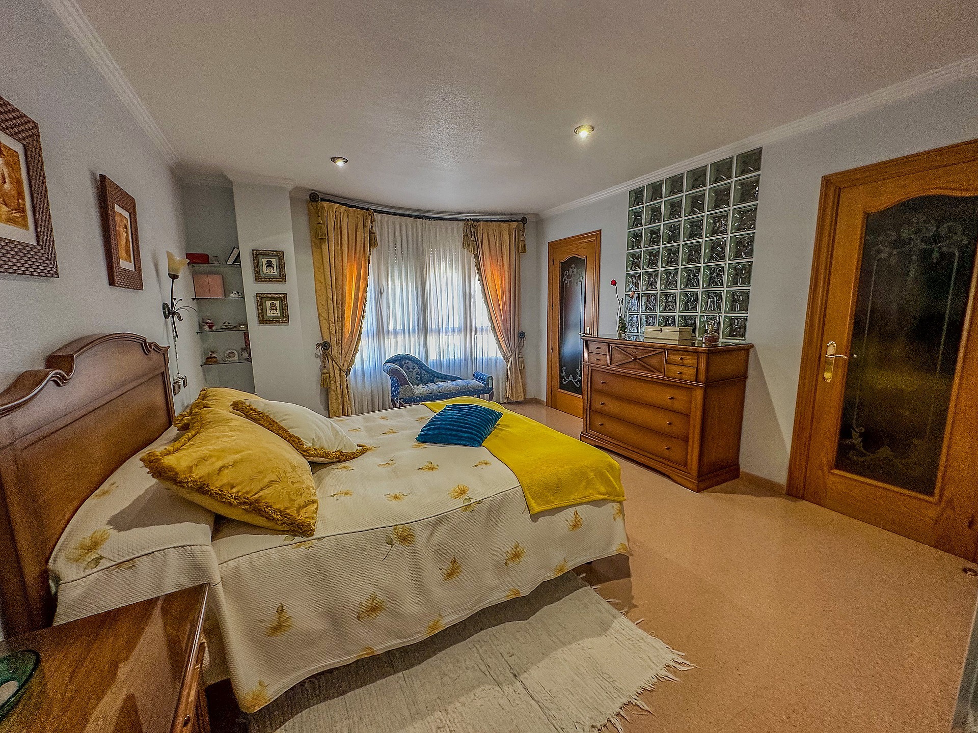 Resale - 7 Bedroom 6 Bathroom Villa in Petrer - - Alicante Resale - 7 Bedroom 6 Bathroom Villa in Petrer - - Alicante
