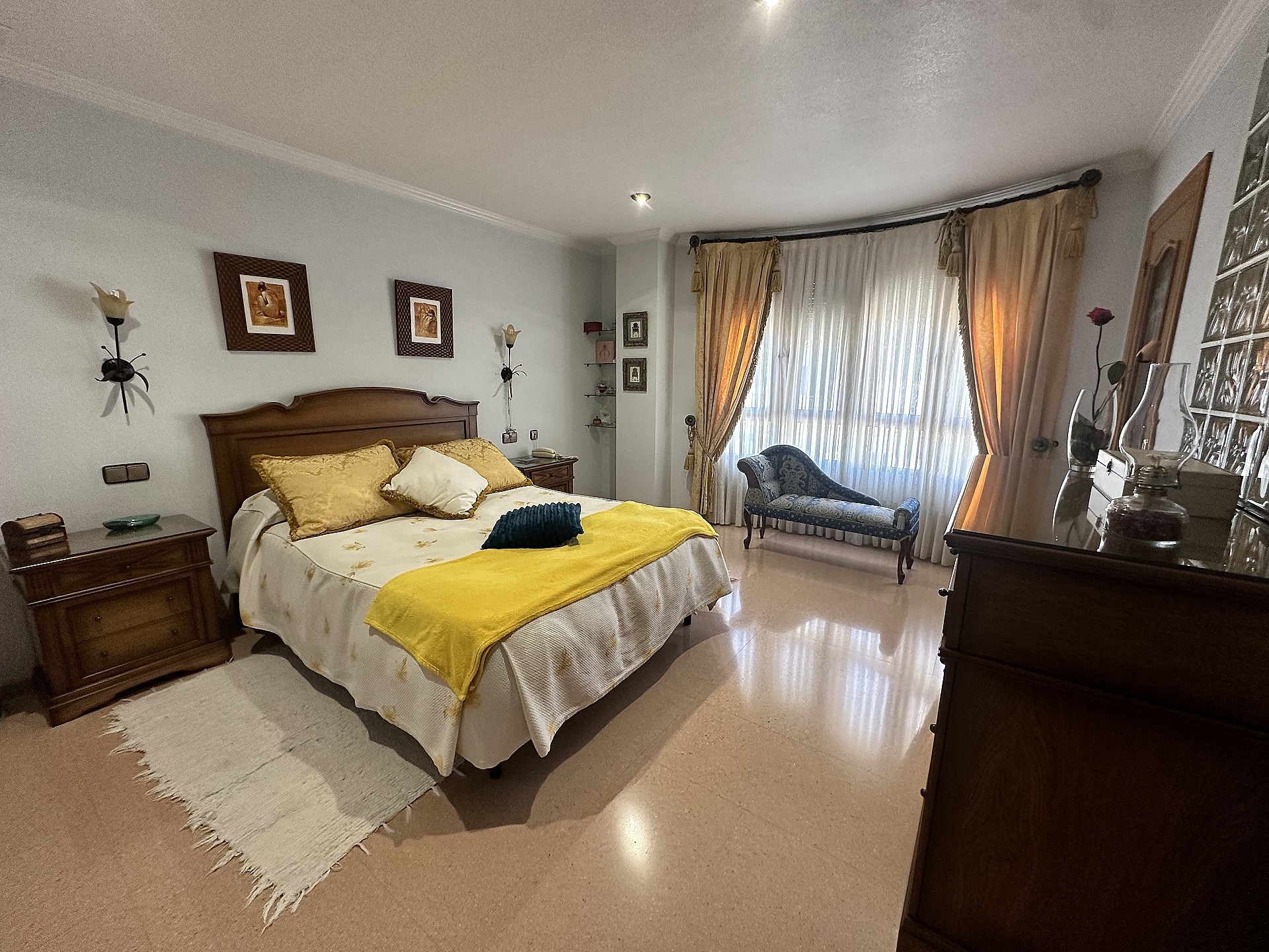 Resale - 7 Bedroom 6 Bathroom Villa in Petrer - - Alicante Resale - 7 Bedroom 6 Bathroom Villa in Petrer - - Alicante